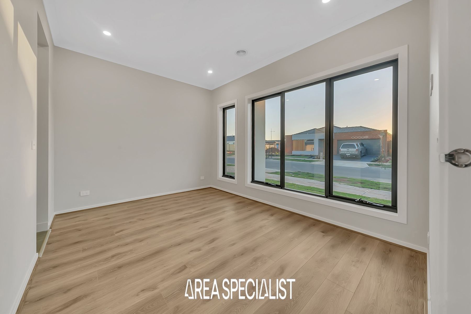8 Houston Drive, Thornhill Park, VIC 3335, Thornhill Park - Thumbnail 5