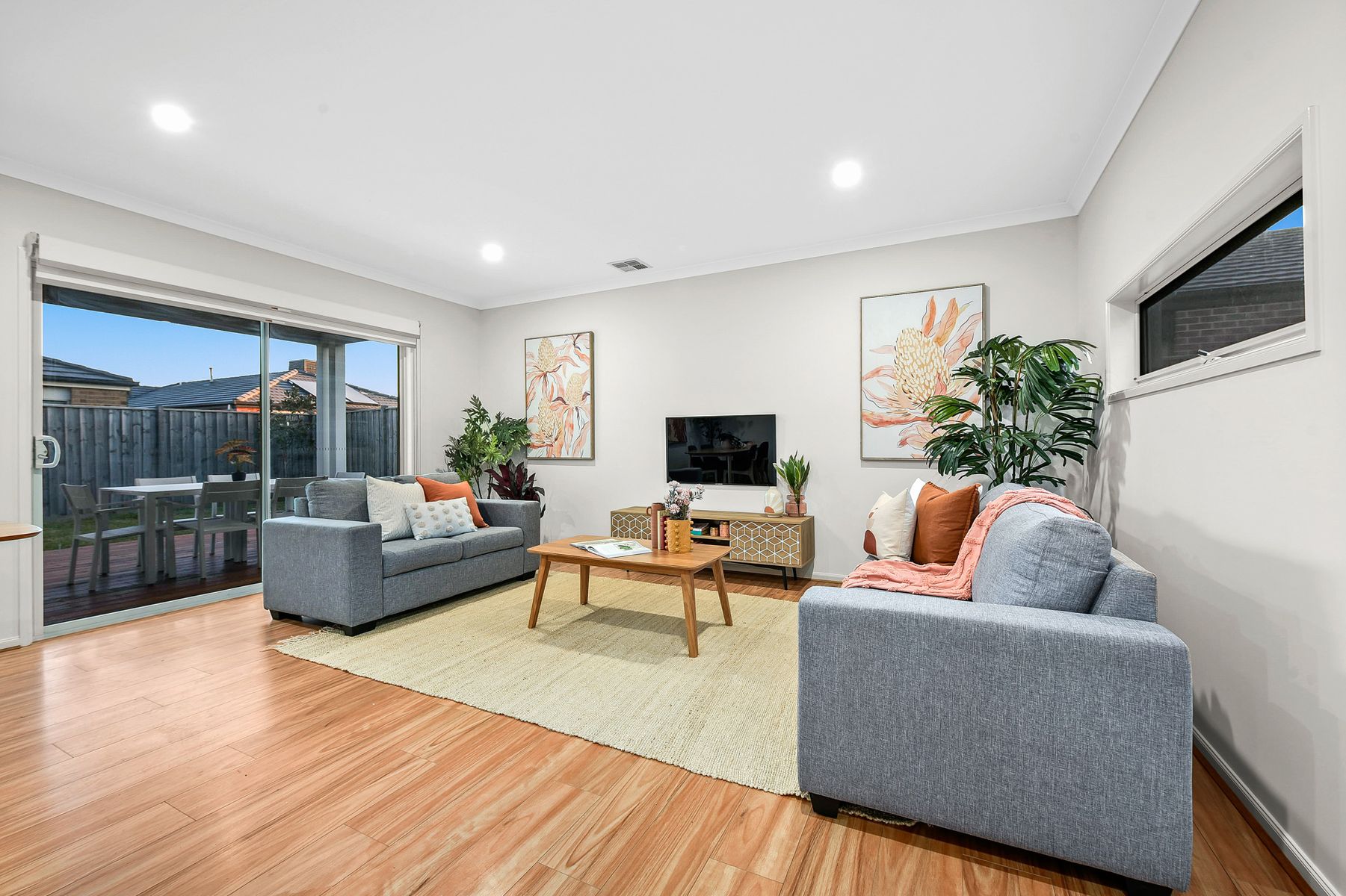 22 Mossey Crescent, Cranbourne East, VIC 3977, Cranbourne East - Thumbnail 3