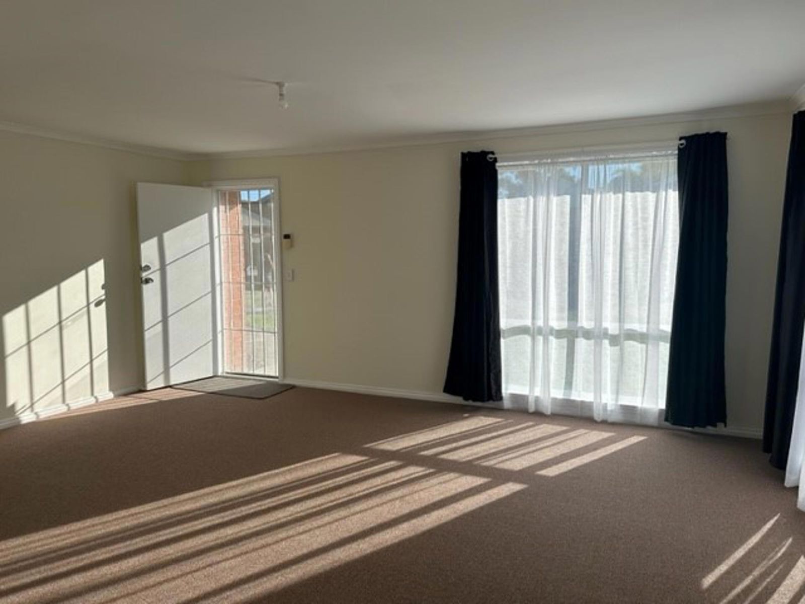 15 Simpson Court, Meadow Heights VIC 3048, Meadow Heights - Thumbnail 2