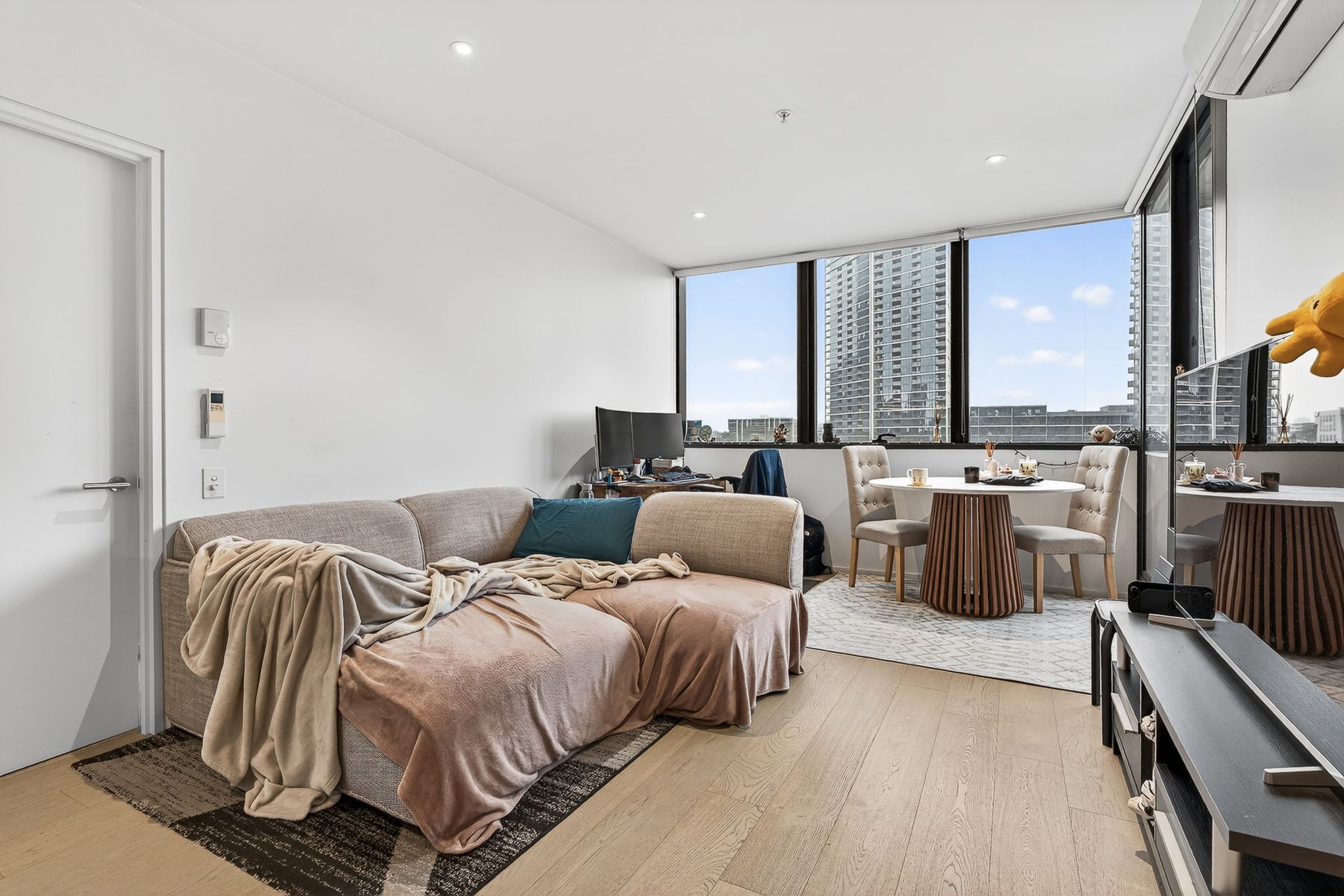 205S/889 Collins Street, Docklands, Docklands - Thumbnail 3