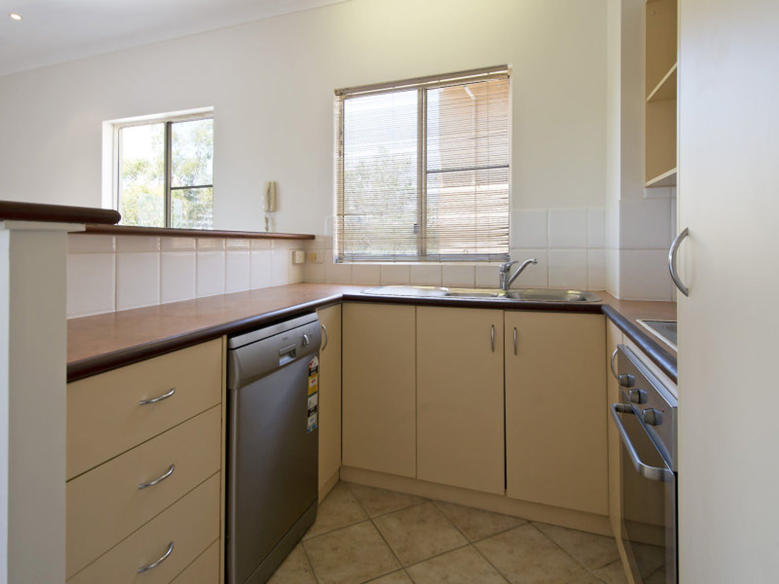 8/6 Houston Street, Larrakeyah NT 0820, Larrakeyah - Thumbnail 2