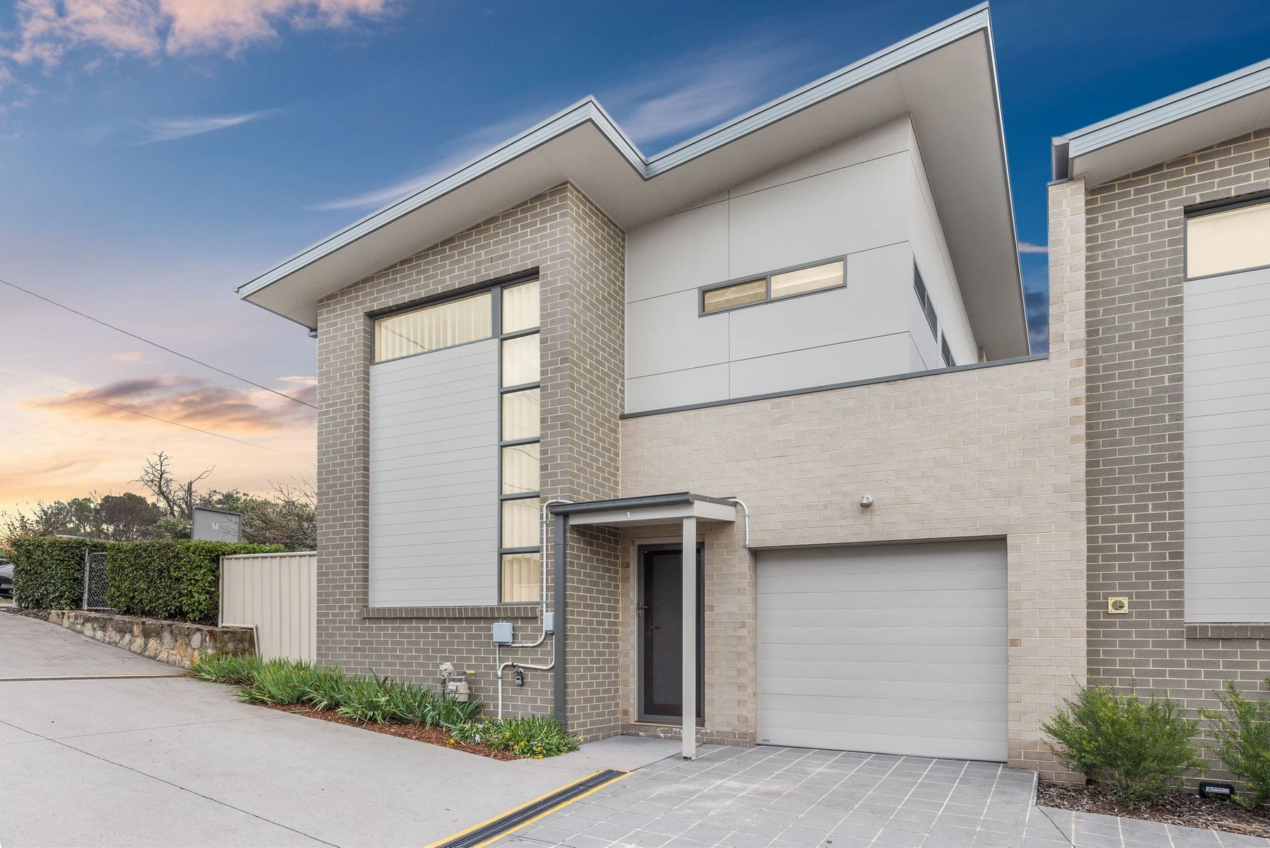 1/19 Henderson Road, Queanbeyan - Thumbnail 2