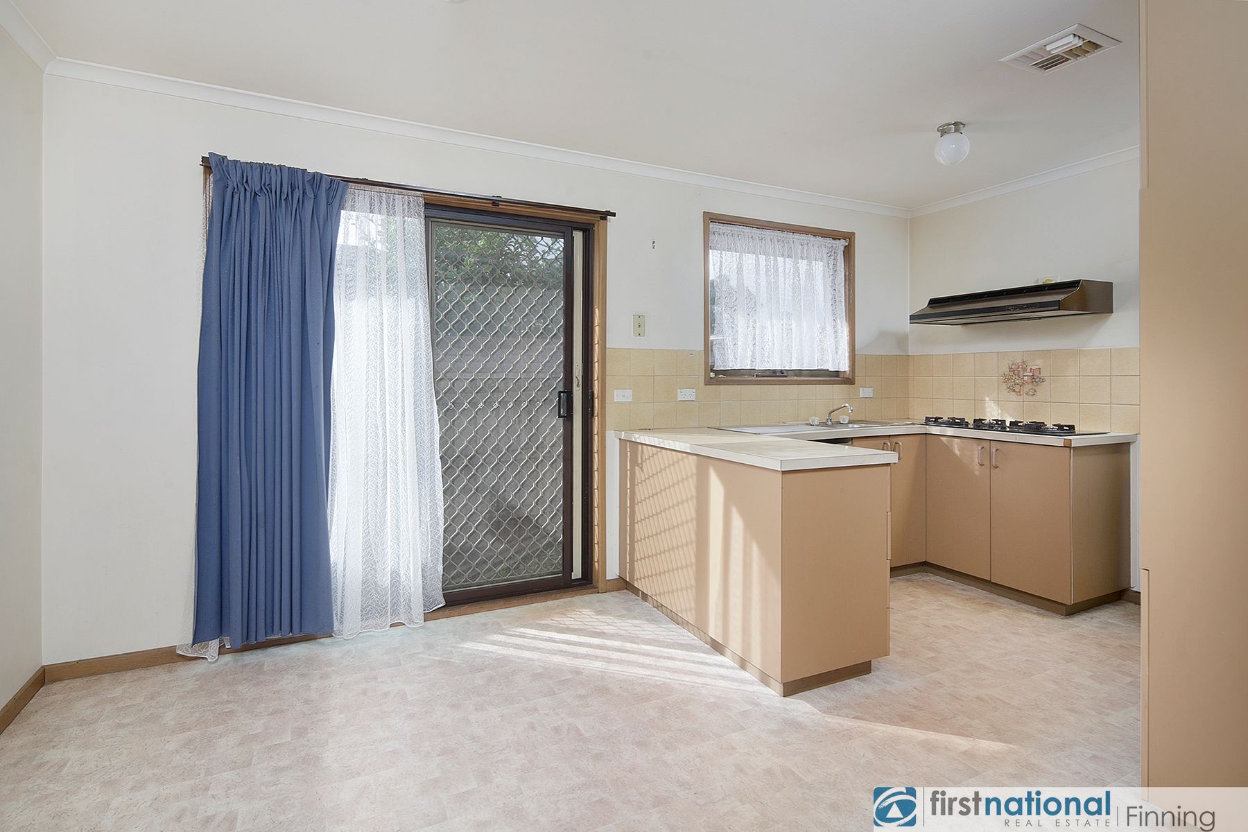2/44 Robjant Street, Hampton Park VIC 3976, Hampton Park - Thumbnail 3