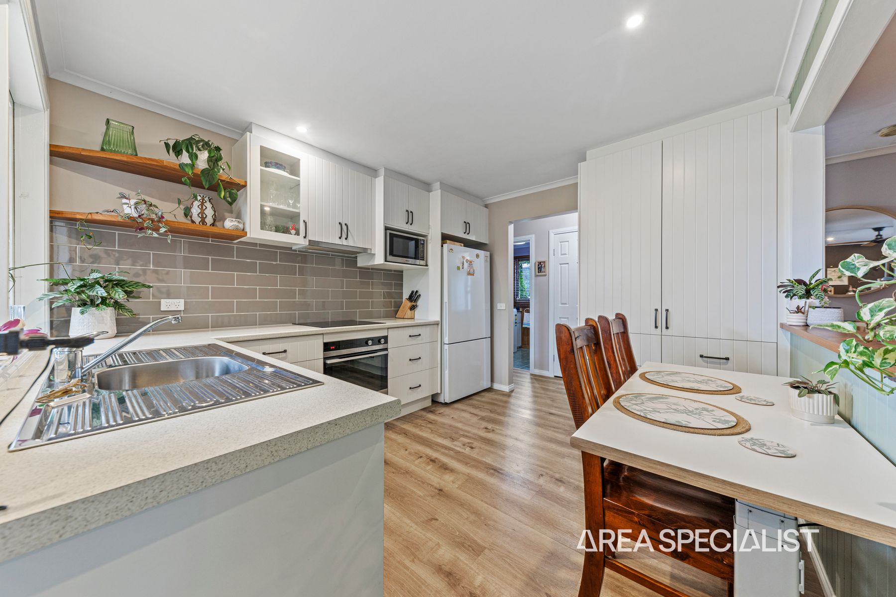 96 Racecourse Road, Pakenham, VIC 3810, Pakenham - Thumbnail 4
