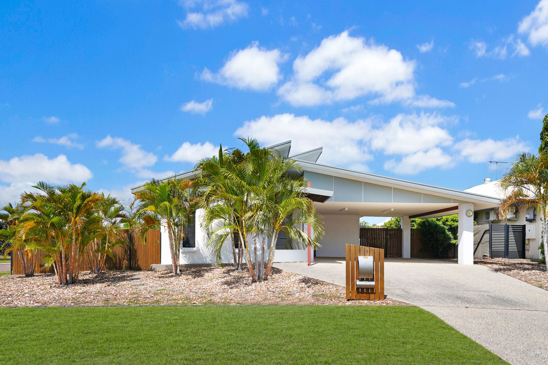60 Deane Crescent, Rosebery NT 0832