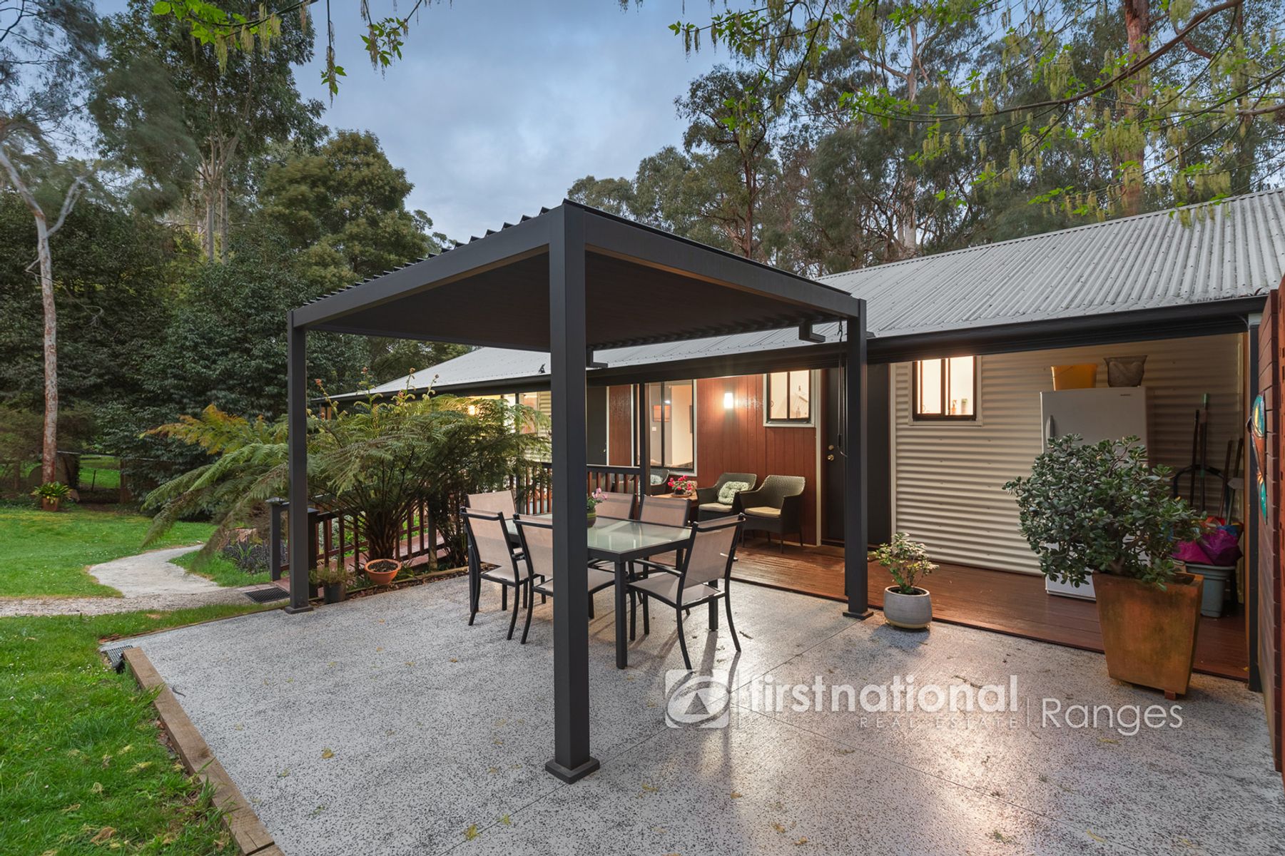 24 Amphlett Avenue, Cockatoo VIC 3781, Cockatoo - Thumbnail 3