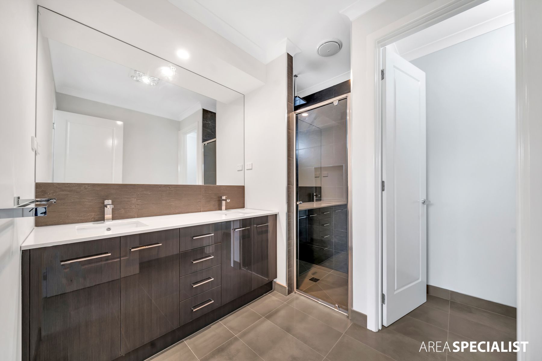 13 Harlequin Way, Clyde North, VIC 3978, Clyde North - Thumbnail 3