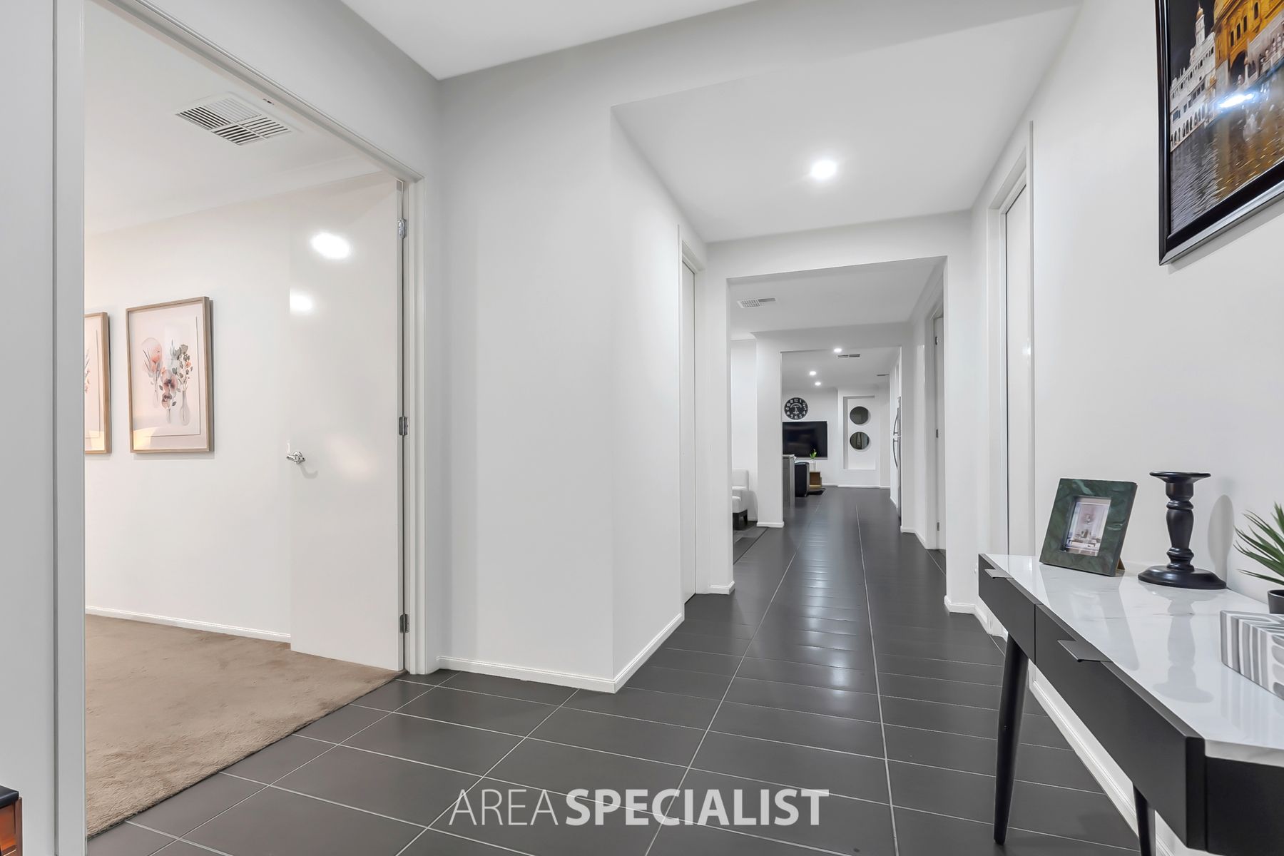 8 Tanner Avenue, Cranbourne East, VIC 3977, Cranbourne East - Thumbnail 2