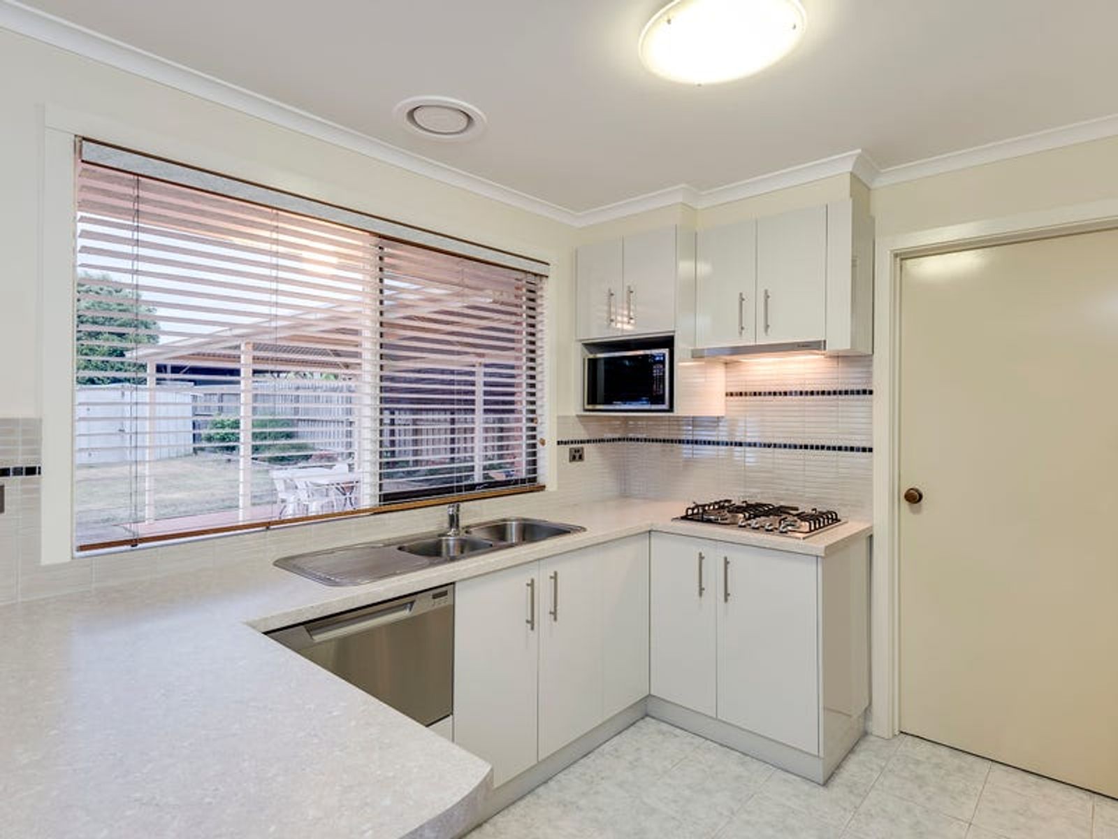 73 Gleneagles Drive, Endeavour Hills, VIC 3802, Endeavour Hills - Thumbnail 2