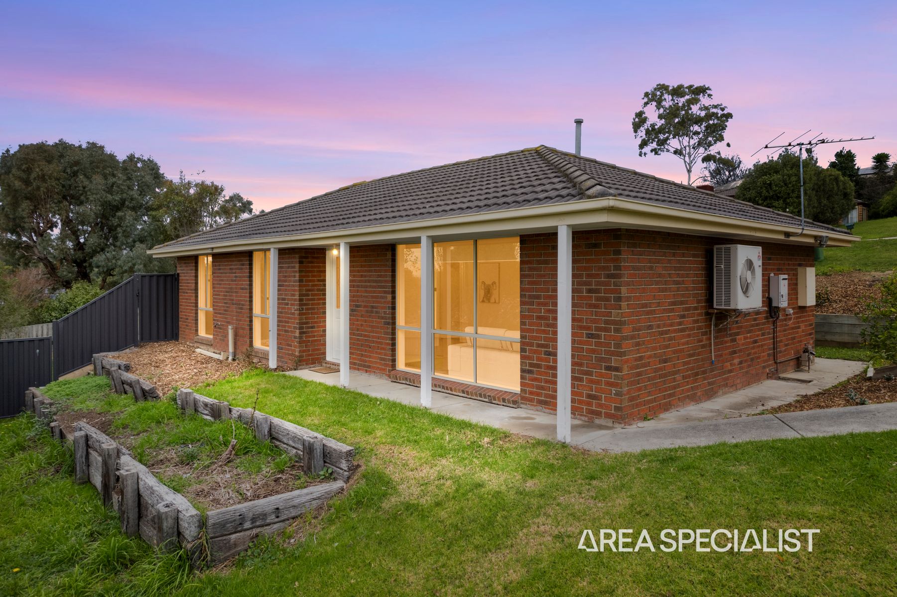 1 Earle Close, Pakenham, VIC 3810, Pakenham - Thumbnail 2