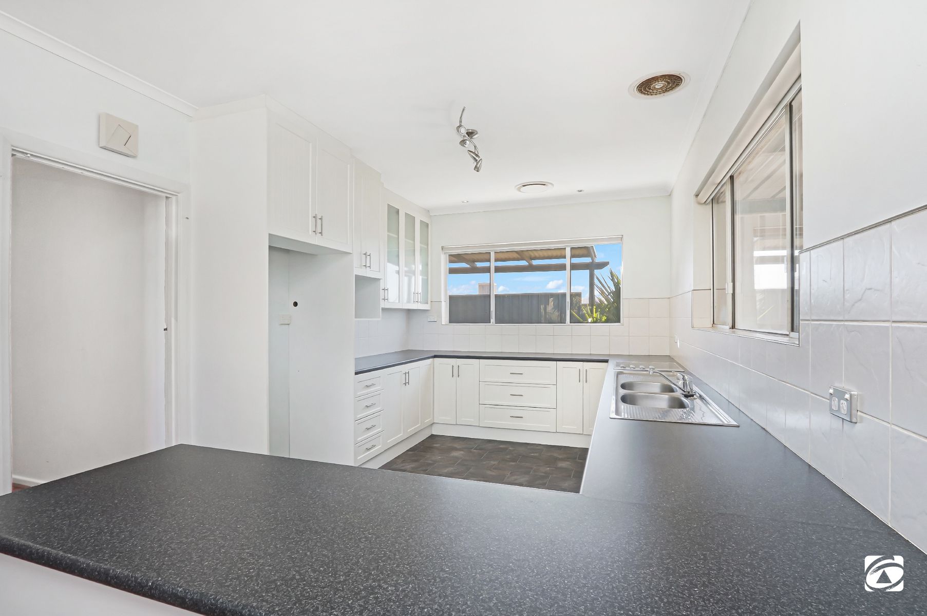 2 McCulloch Street, Broken Hill NSW 2880, Broken Hill - Thumbnail 2