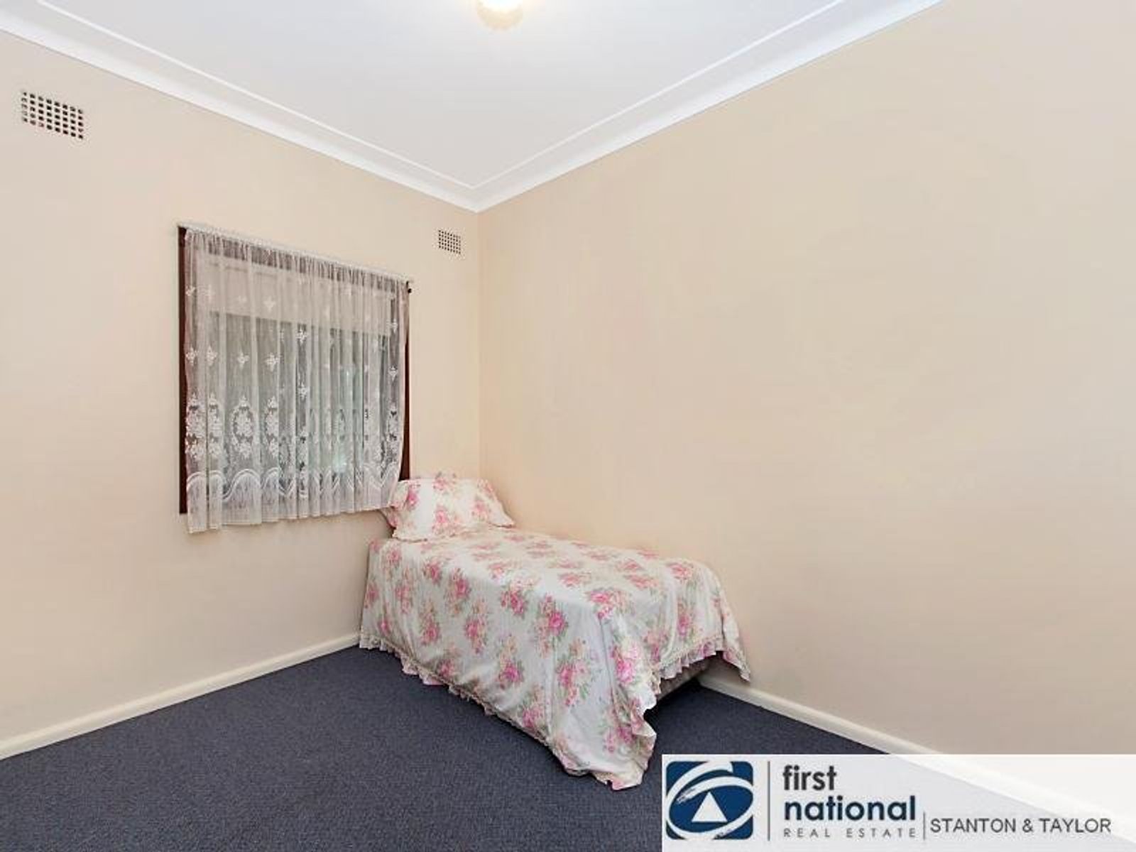 14 Barlow Street, Cambridge Park - Thumbnail 8