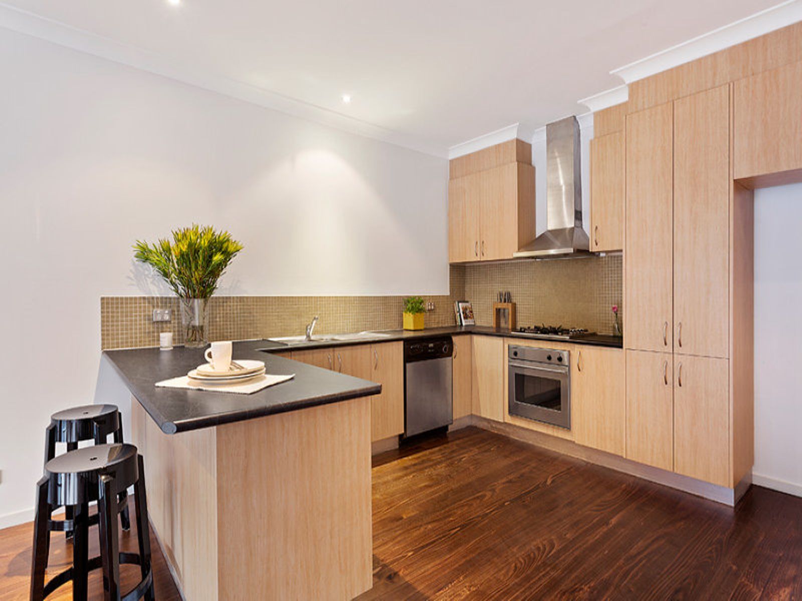 83 Fairbairn Drive, Kensington - Thumbnail 4