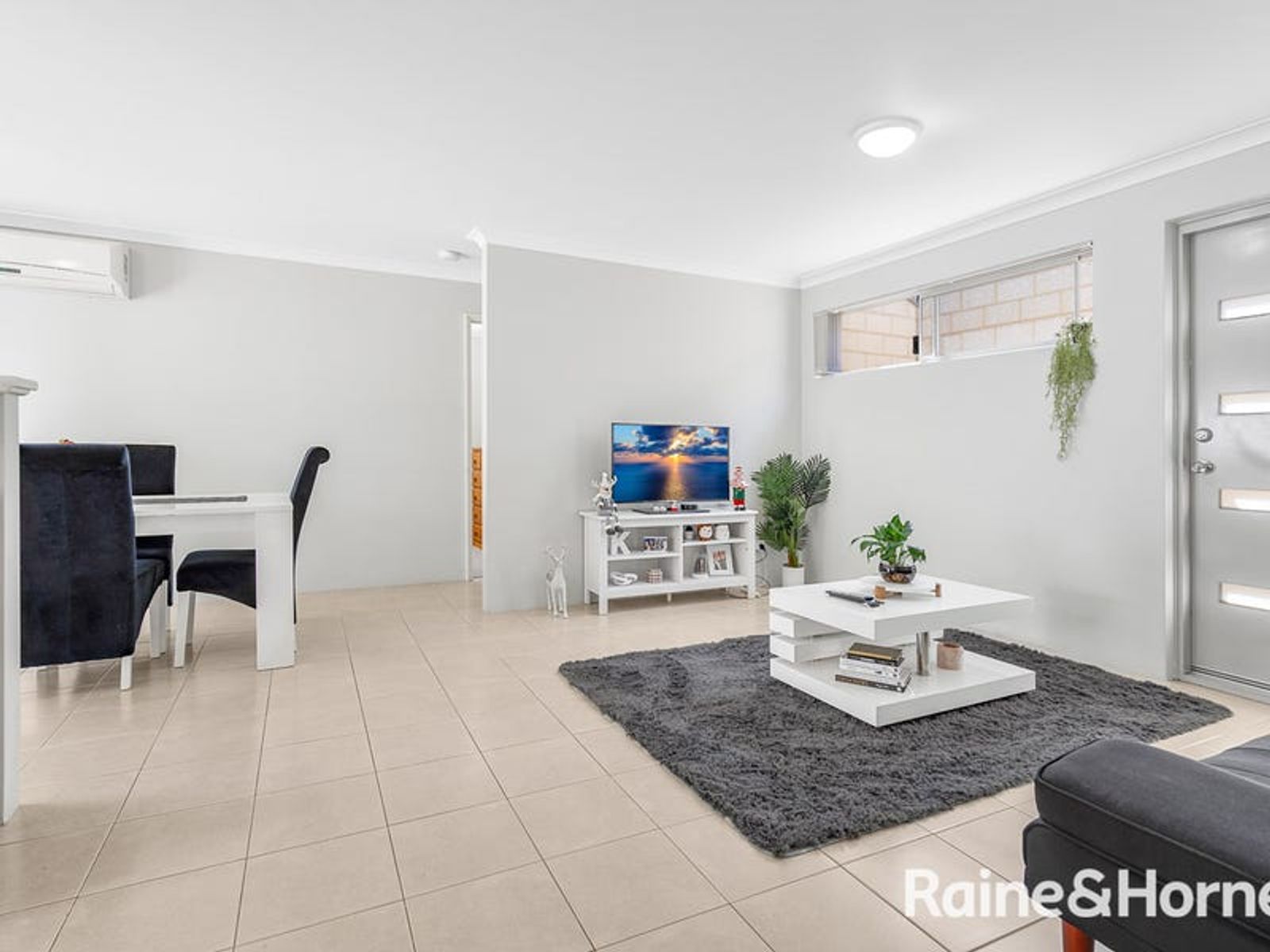 1/20 Gladstone road, Armadale WA 6112