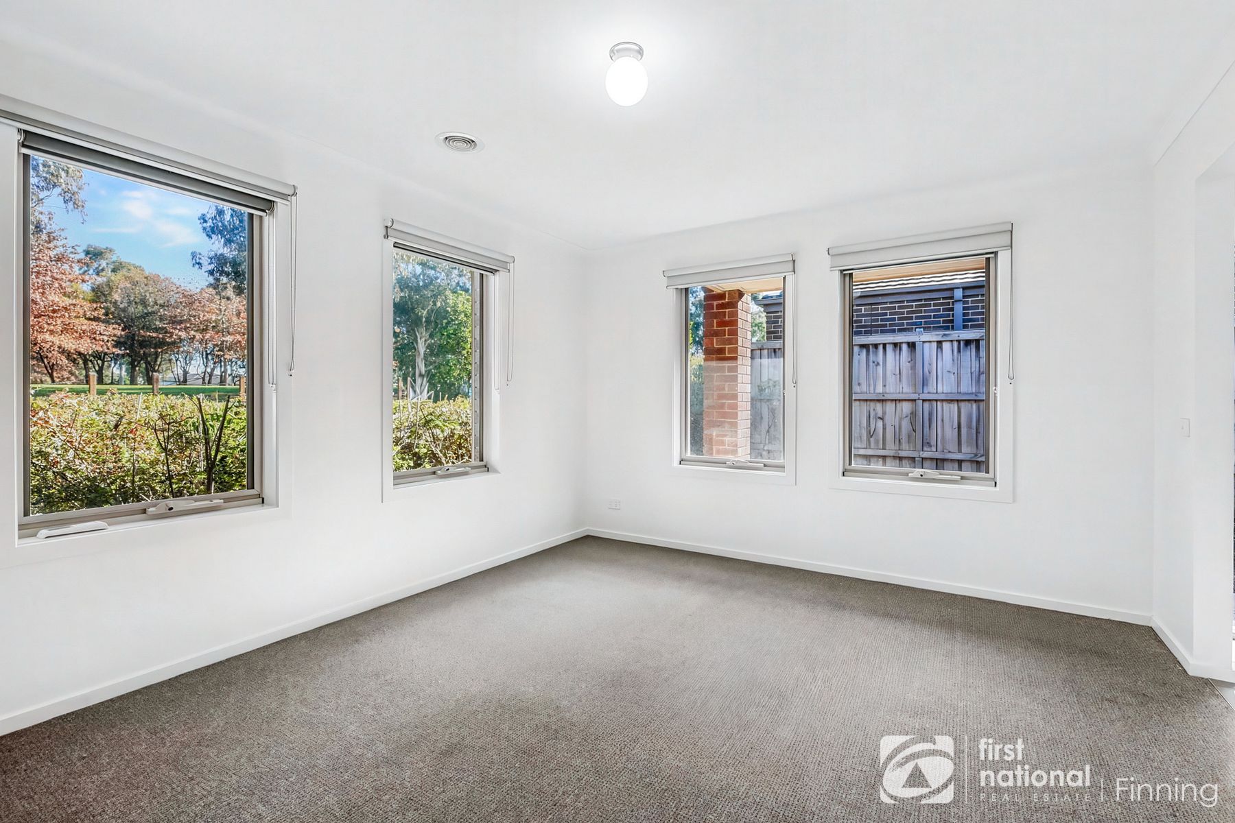 20 Hawkeseye Way, Cranbourne East VIC 3977, Cranbourne East - Thumbnail 3