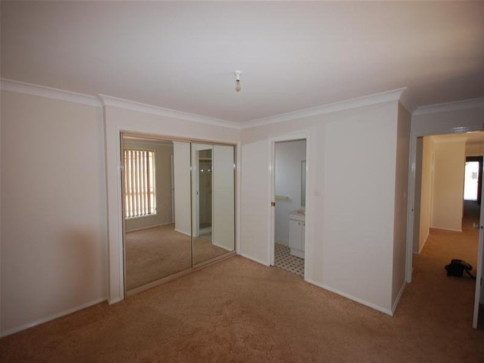 17B Fitzgerald Place, Glenmore Park - Thumbnail 2