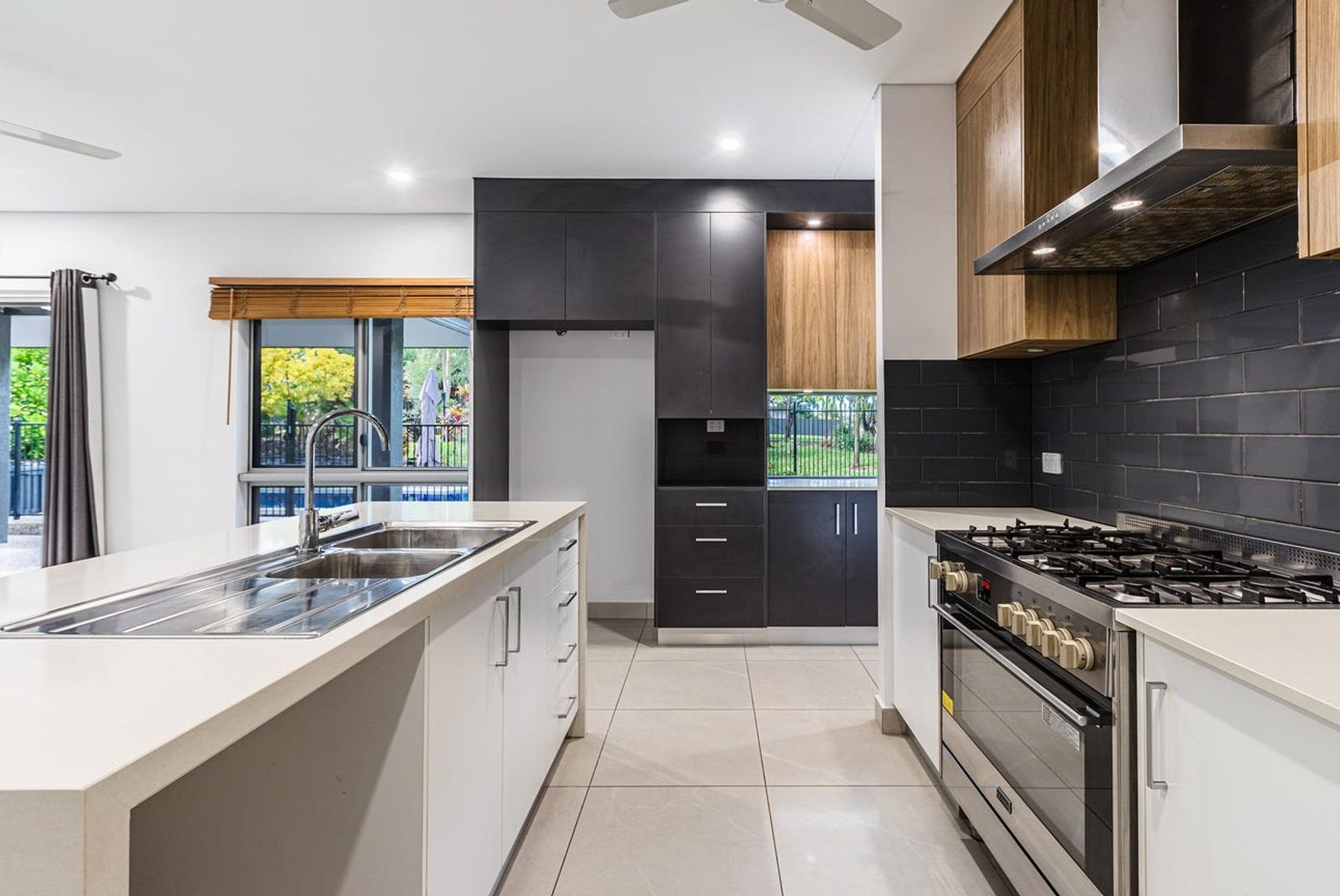 19 Whitegum Crescent, Zuccoli NT 0832, Zuccoli - Thumbnail 4