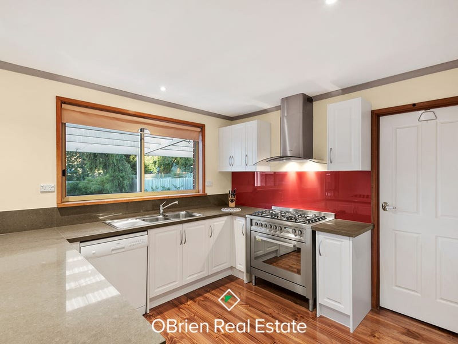 4 Clydebank Avenue, Endeavour Hills, VIC 3802, Endeavour Hills - Thumbnail 2