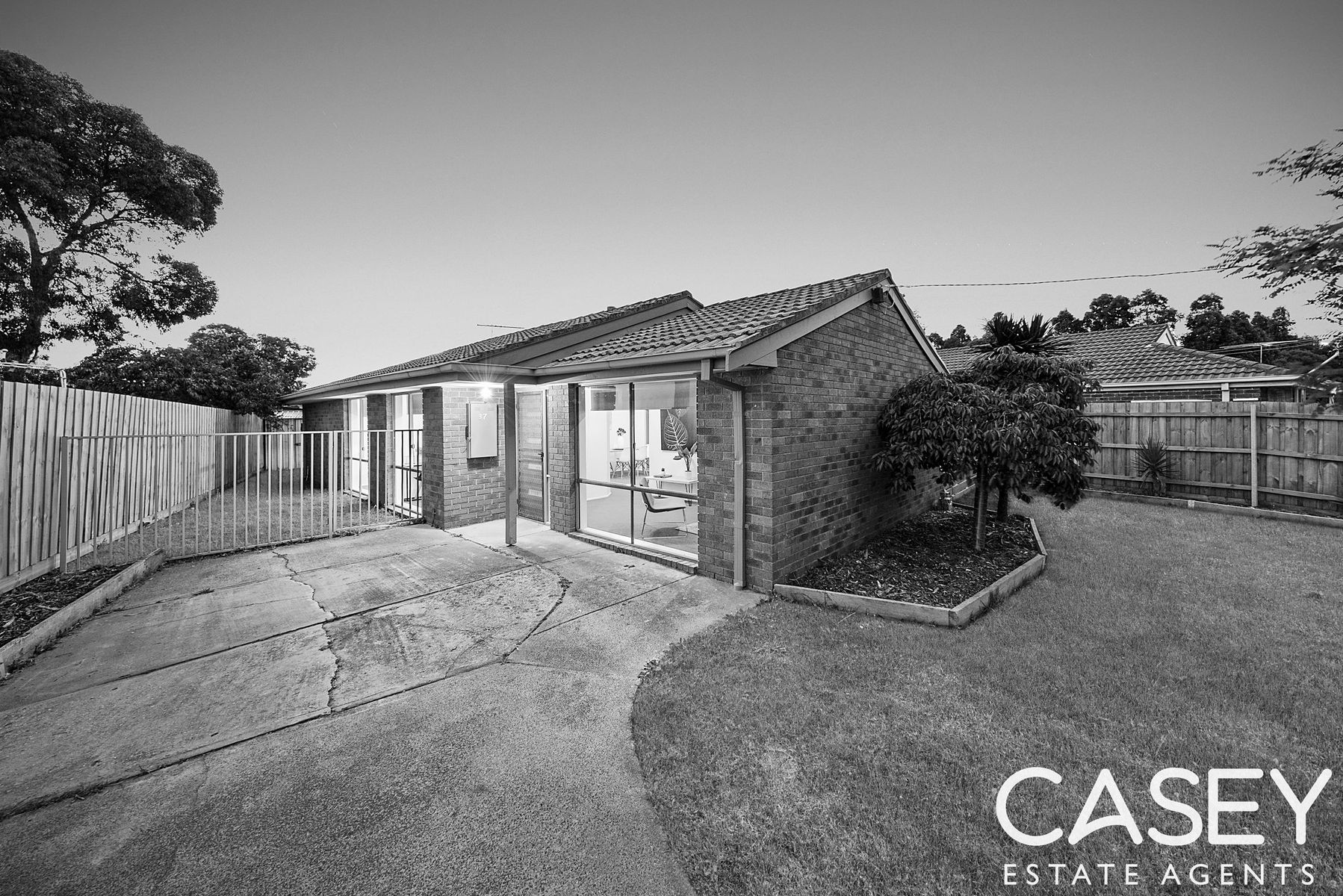 37 Bernborough Avenue, Cranbourne West - Thumbnail 3