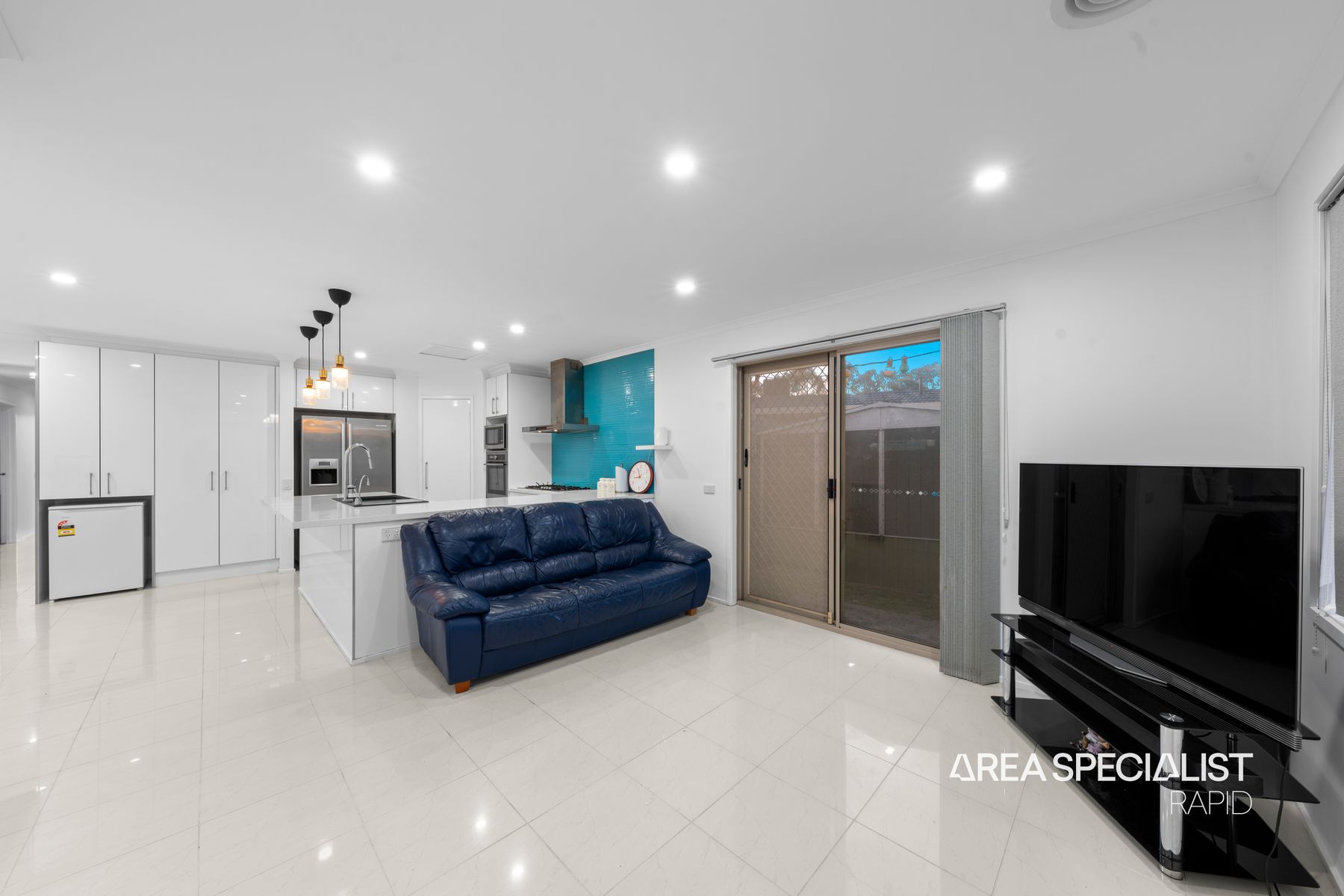 6 Manatoka Crescent, Hampton Park, VIC 3976, Hampton Park - Thumbnail 2