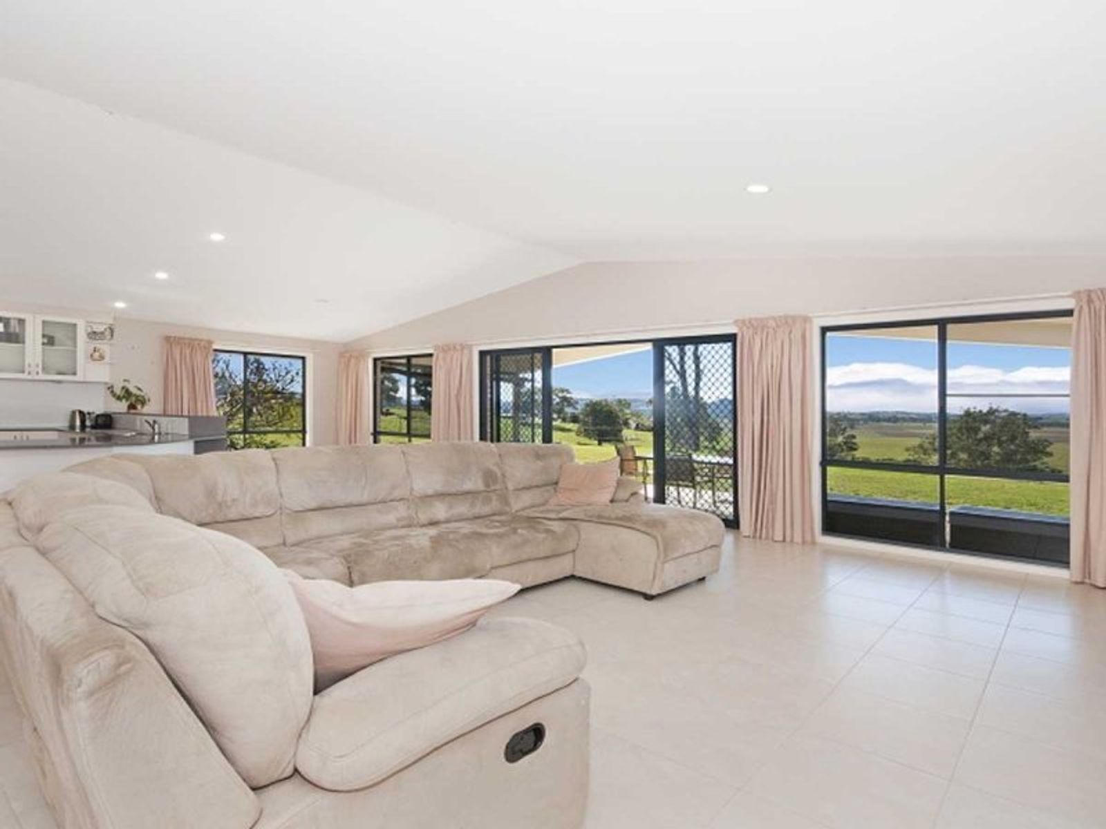 653 Rogersons Rd, McKees Hill - Thumbnail 8