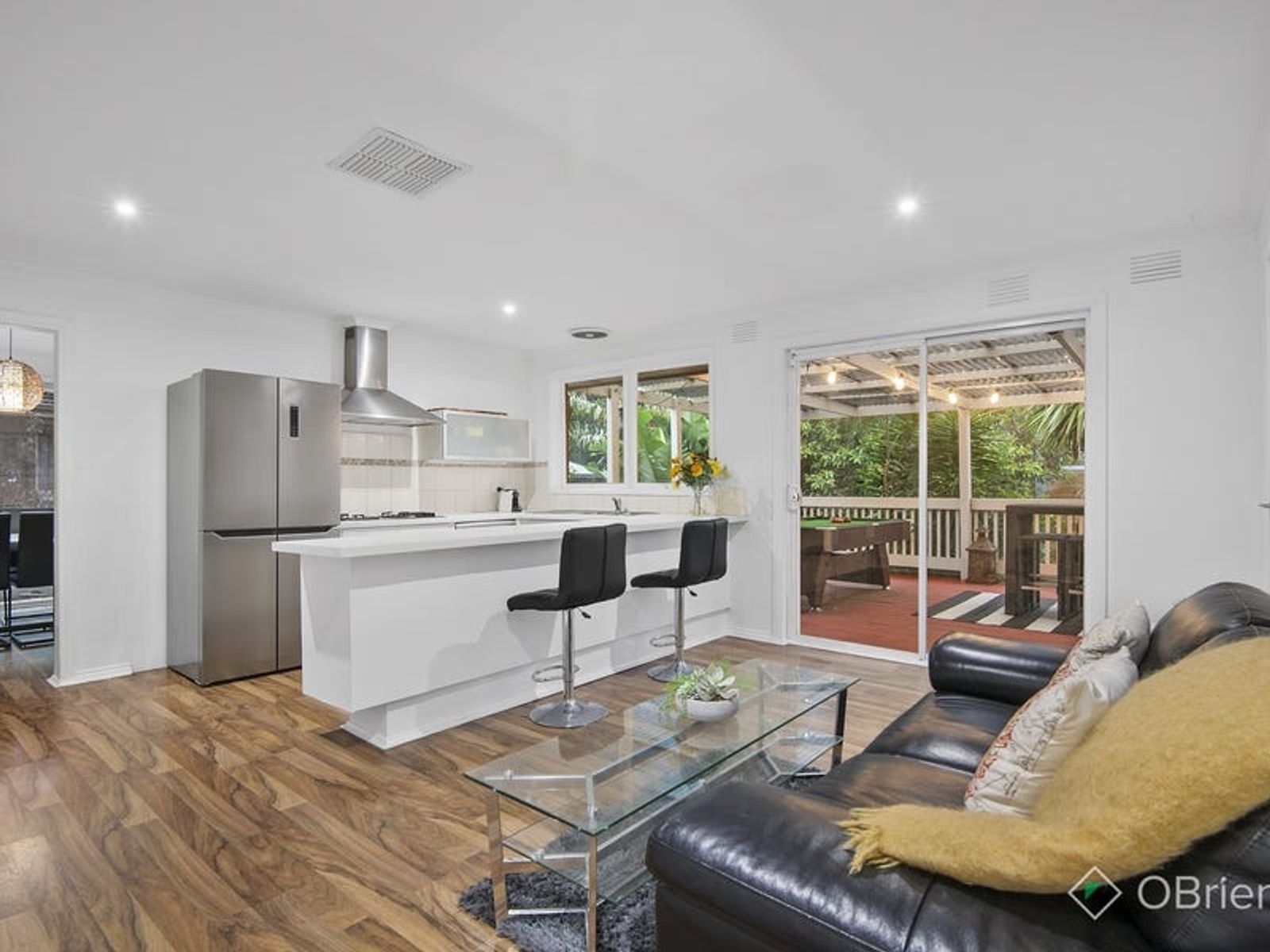 14 Ravenhill Crescent, Endeavour Hills, VIC 3802, Endeavour Hills - Thumbnail 2