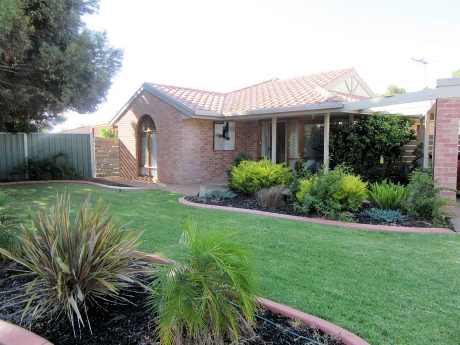 4 Rodney Court