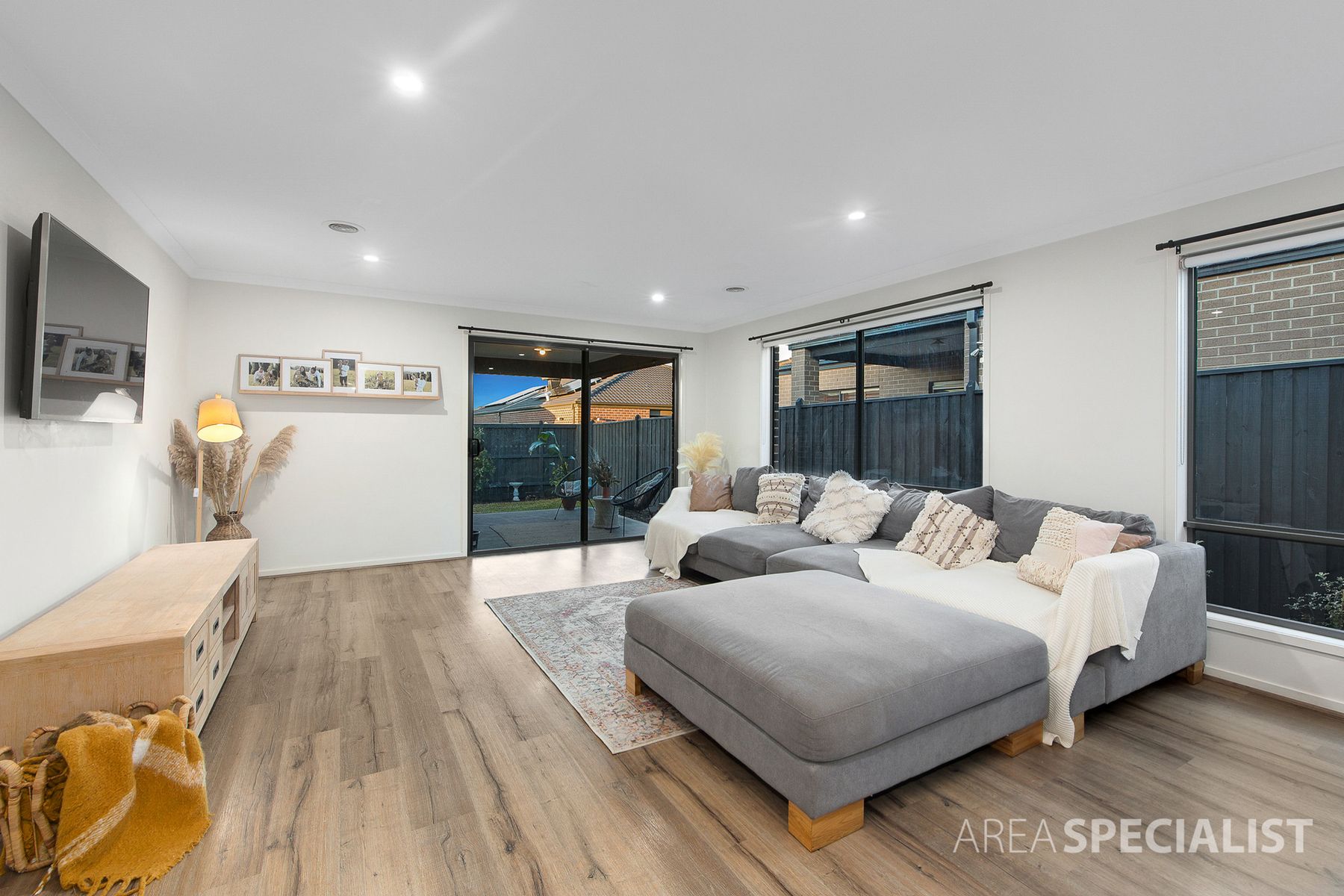 87 Castillo Avenue, Clyde North, VIC 3978, Clyde North - Thumbnail 4