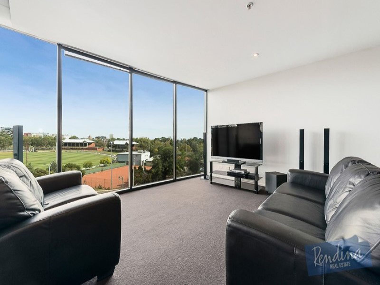 505/83 Queens Road, Melbourne - Thumbnail 2