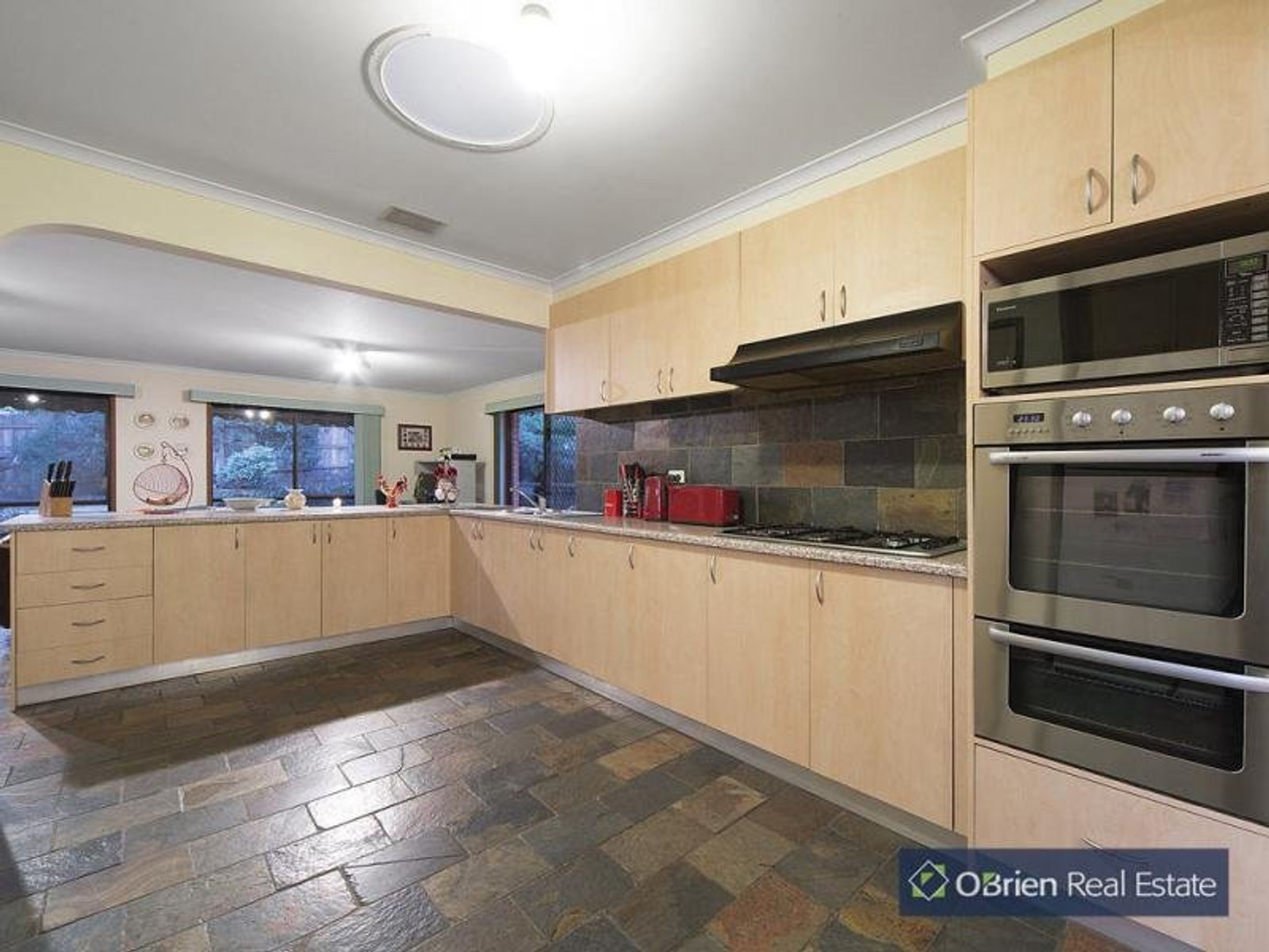 9 Gathrey Court, Endeavour Hills, VIC 3802, Endeavour Hills - Thumbnail 2