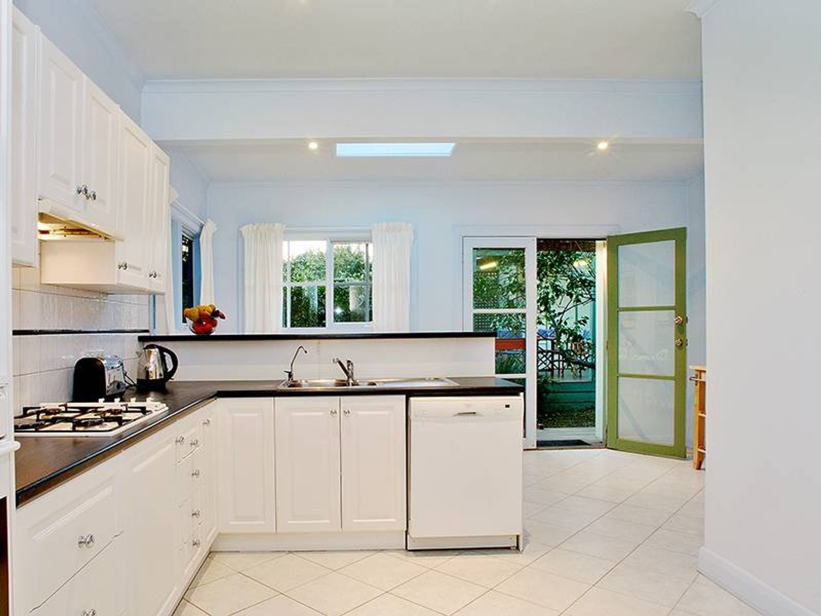 347 Victoria Road, Thornbury - Thumbnail 2
