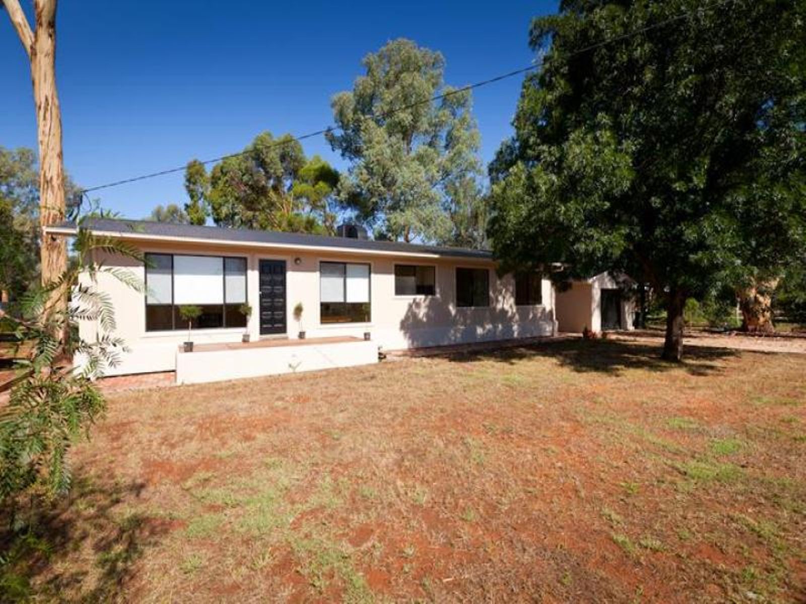 687 Cureton Avenue, Nichols Point - Image 1