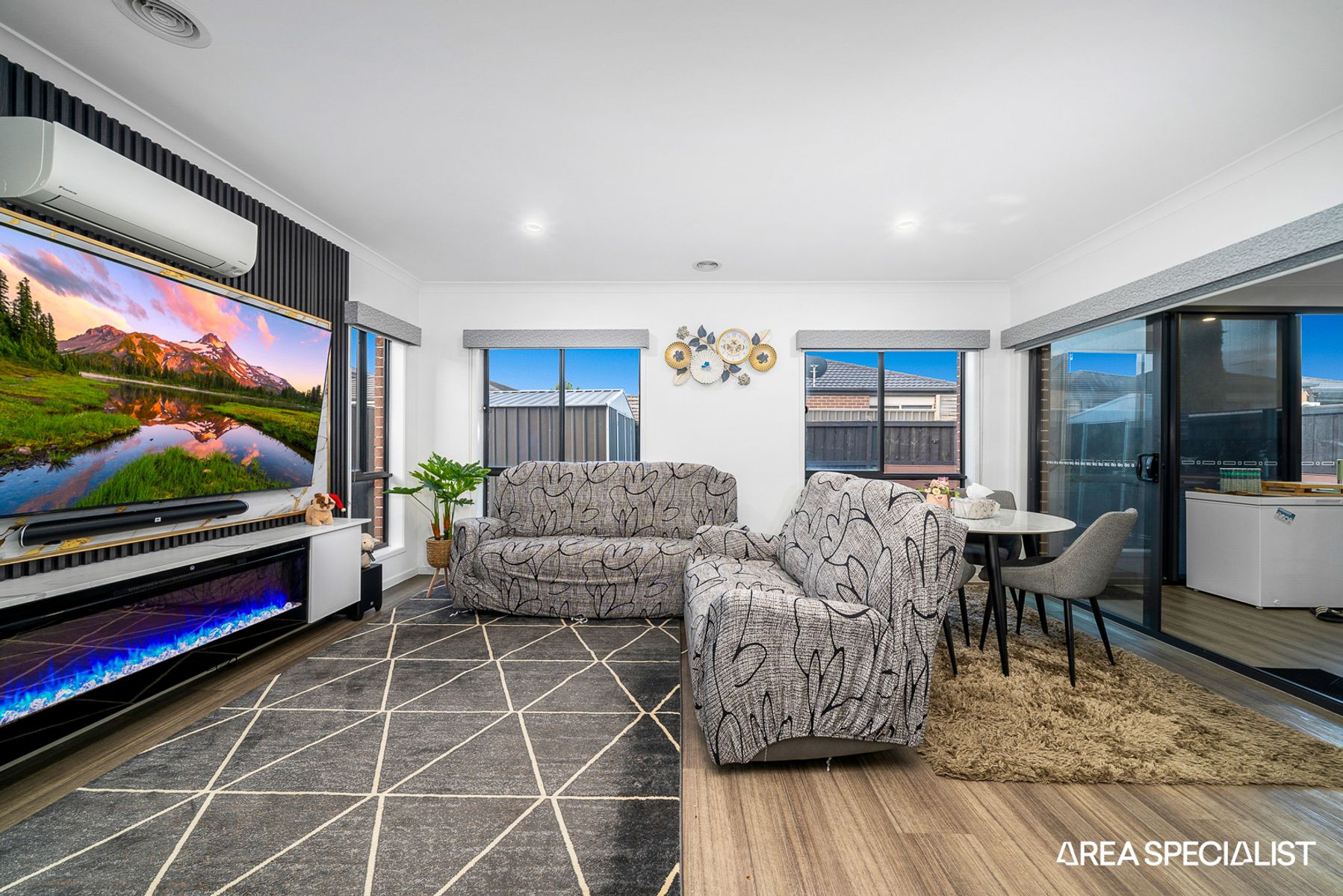48 Ezra Street, Cranbourne East, VIC 3977, Cranbourne East - Thumbnail 3