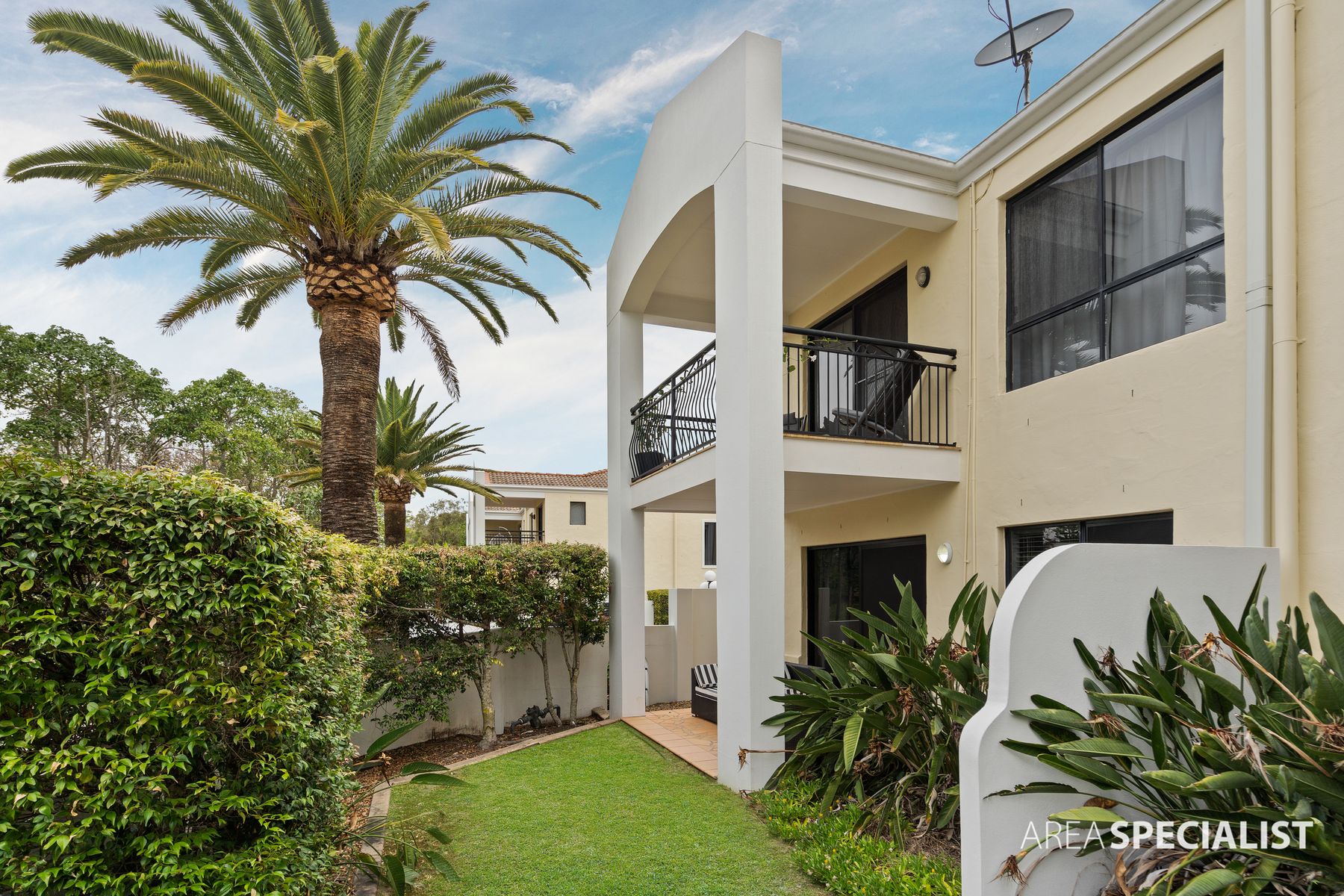 8845 Magnolia Drive, Hope Island, QLD 4212, Hope Island - Thumbnail 2