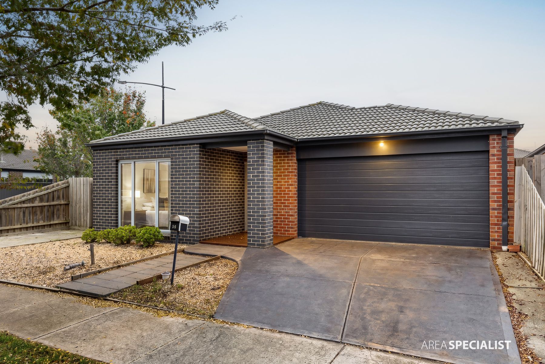 14 Concorde Avenue, Fraser Rise, Fraser Rise - Thumbnail 2