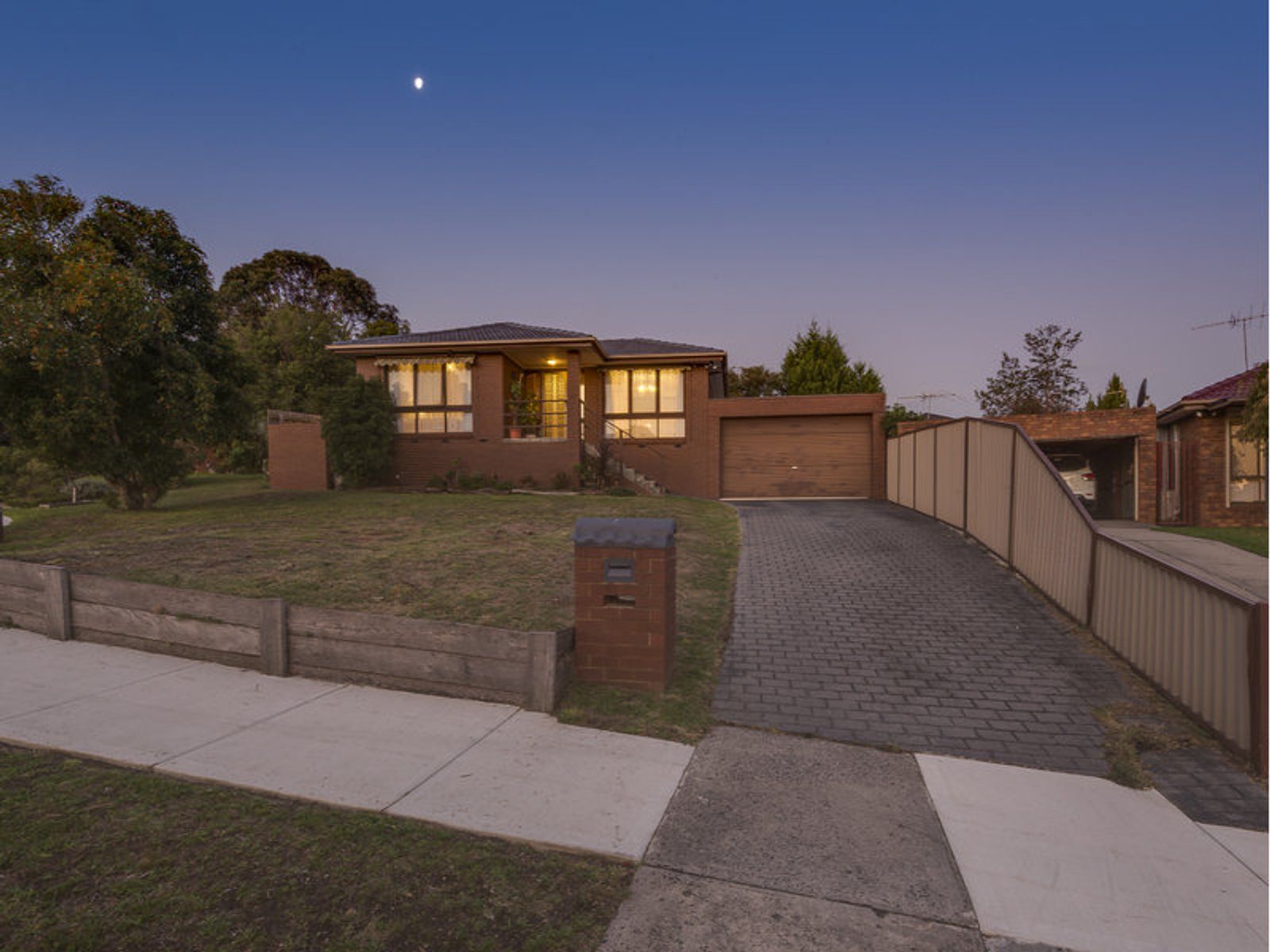 6 Leprosa Close, Endeavour Hills, VIC 3802