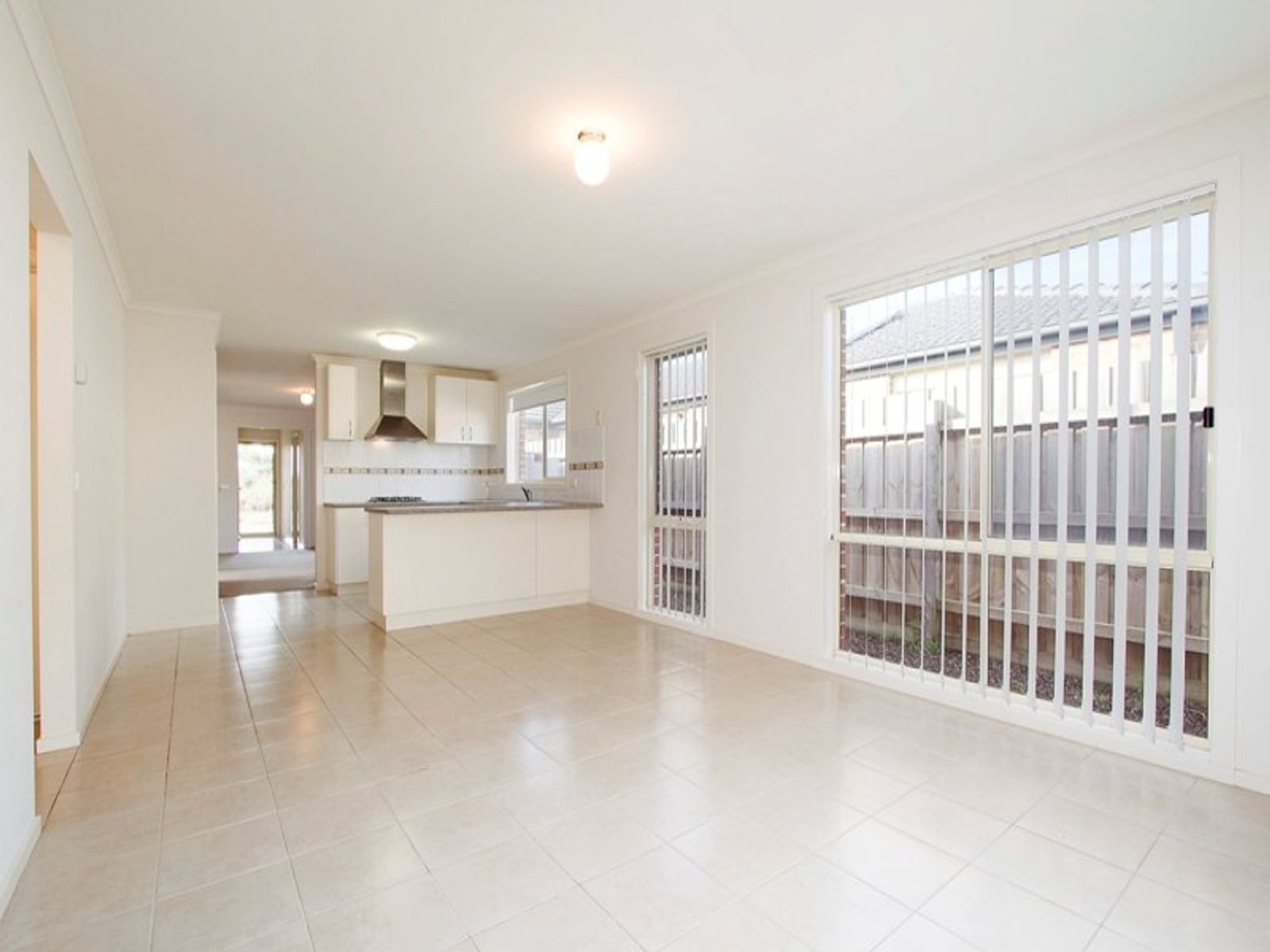 1/107, Cranbourne West - Thumbnail 4