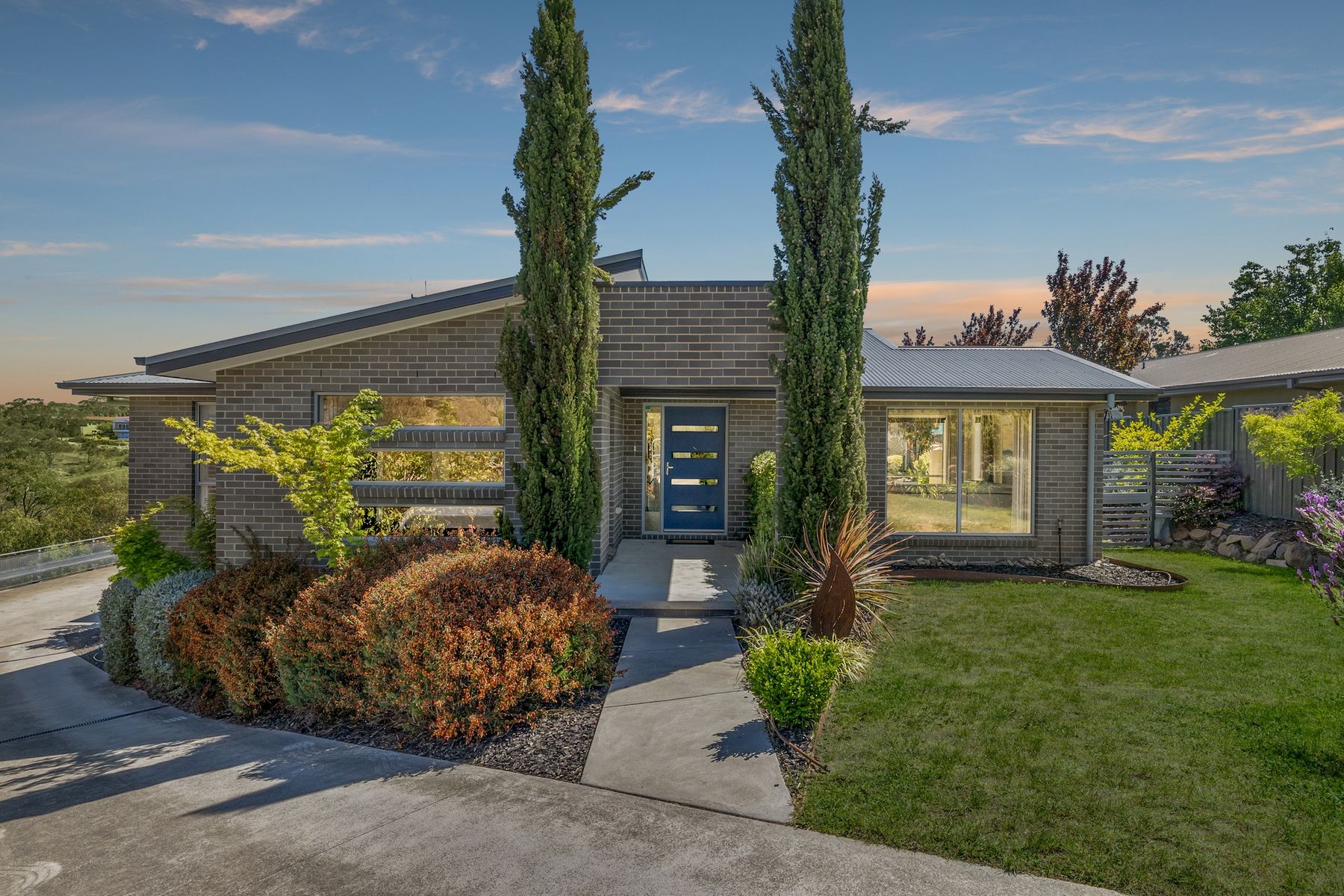 7 Laurence Close, Jerrabomberra - Thumbnail 2
