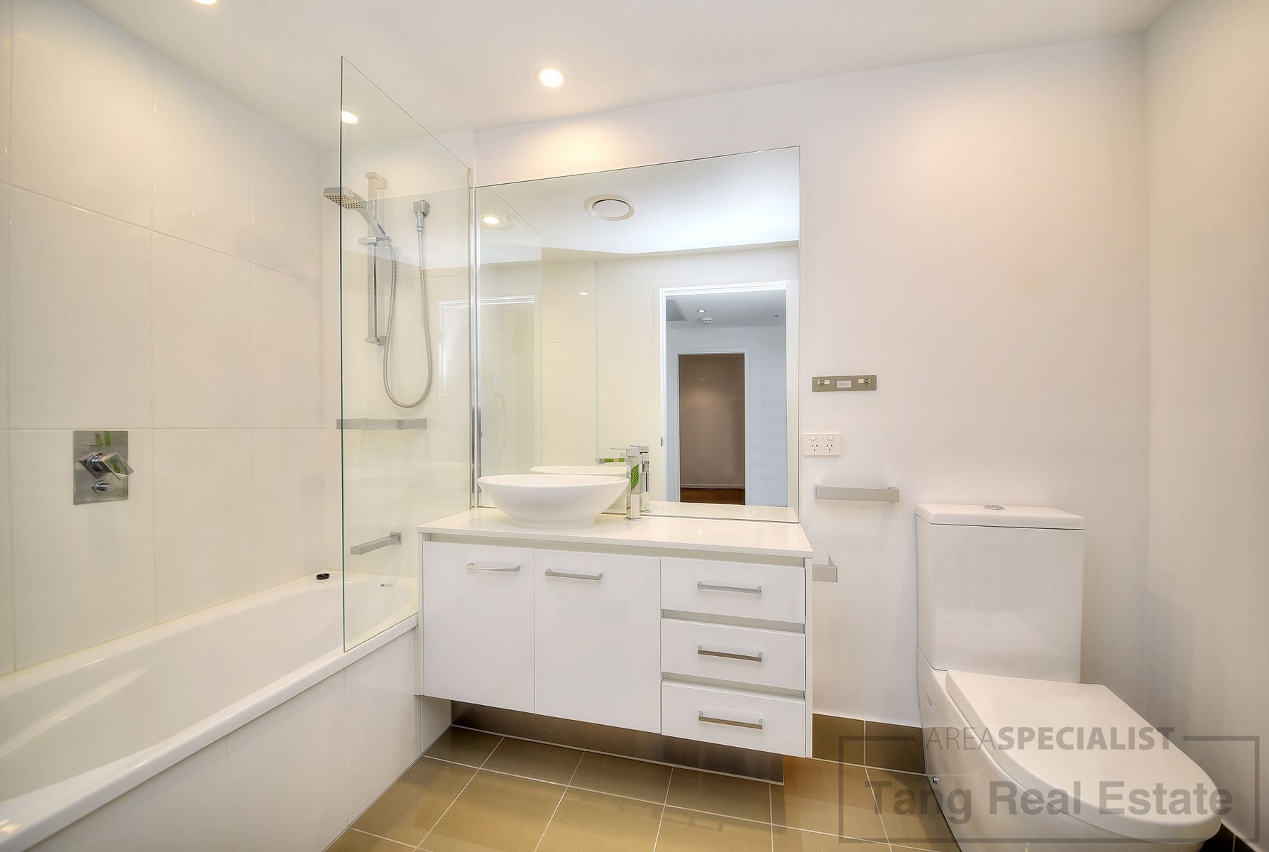 314/19 Imperial Parade, Labrador, QLD 4215, Labrador - Thumbnail 2