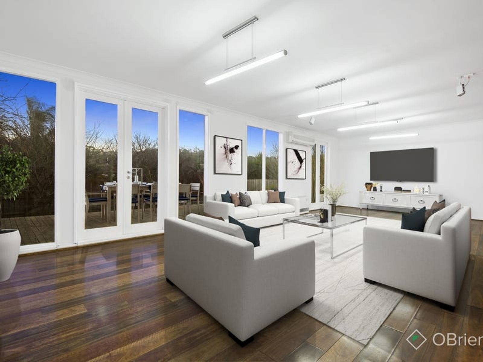 10 Struan Avenue, Endeavour Hills, VIC 3802, Endeavour Hills - Thumbnail 2