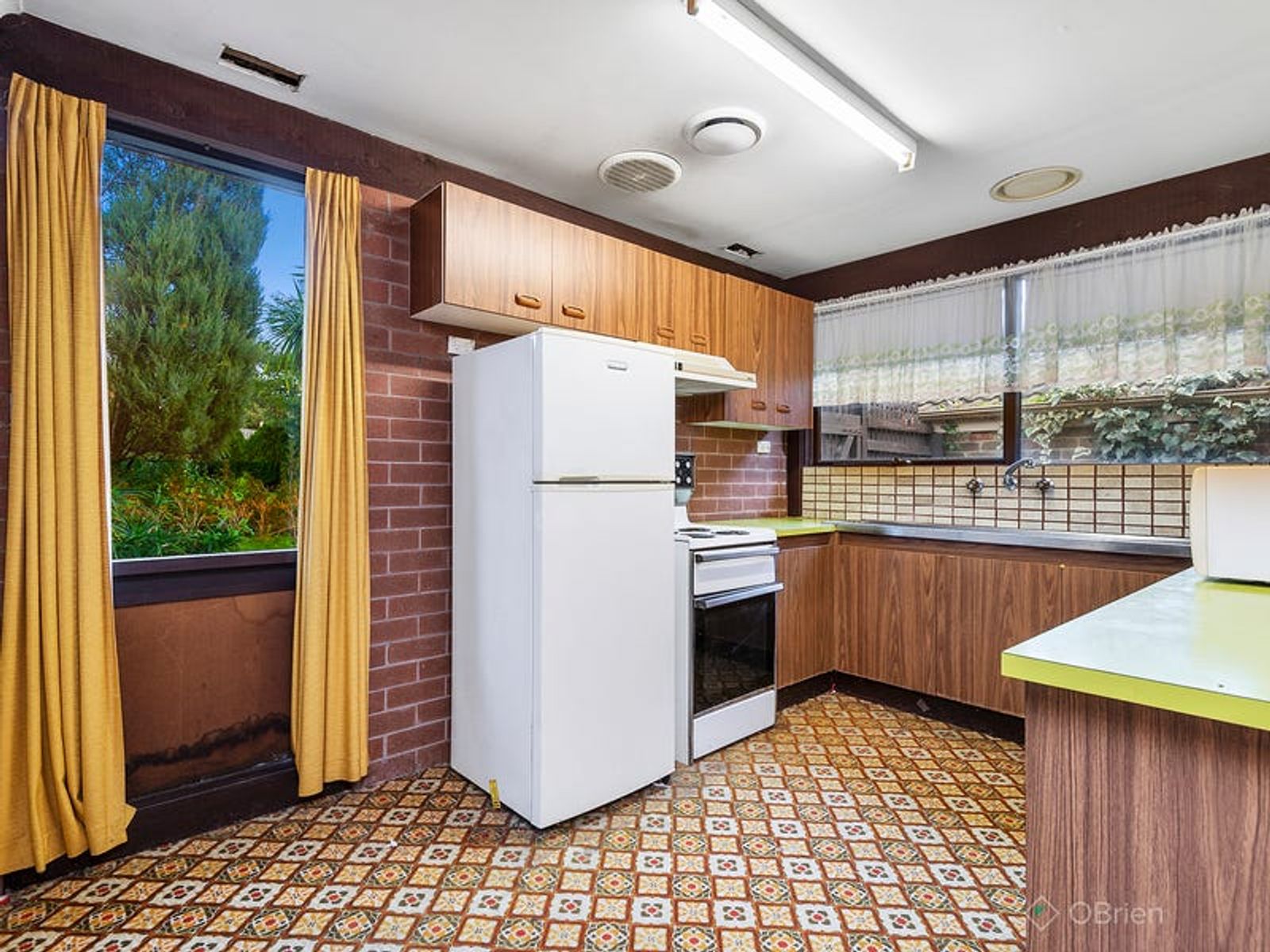 8 Johnson Place, Endeavour Hills, VIC 3802, Endeavour Hills - Thumbnail 2