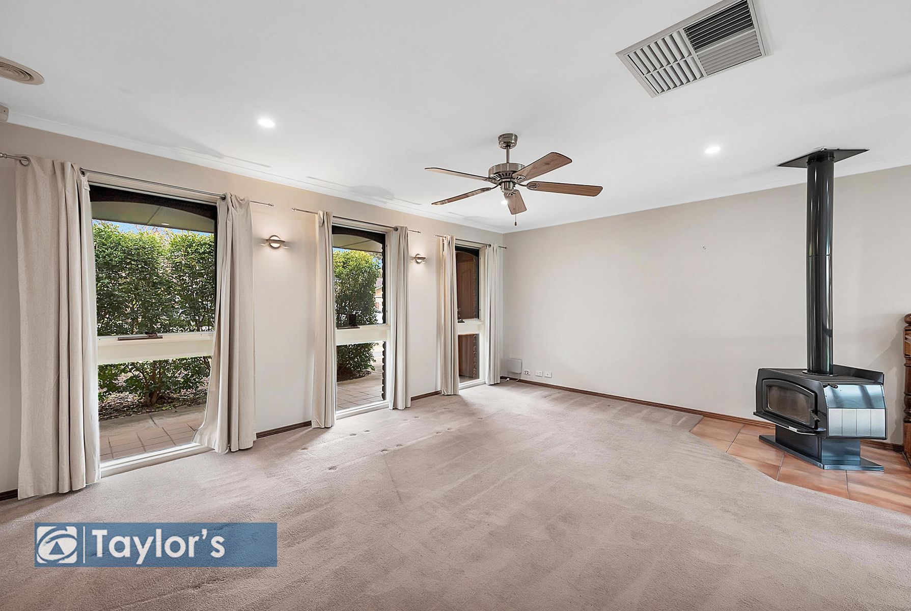 1 Cornwall Drive, Gulfview Heights SA 5096, Gulfview Heights - Thumbnail 2