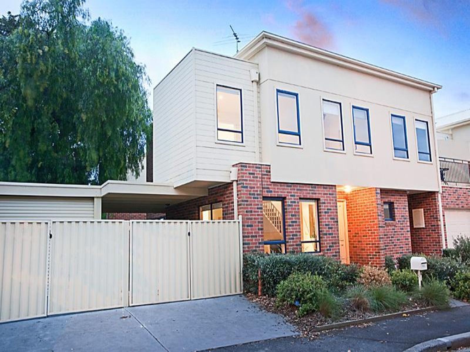 19 Neale Street, Kensington - Thumbnail 2