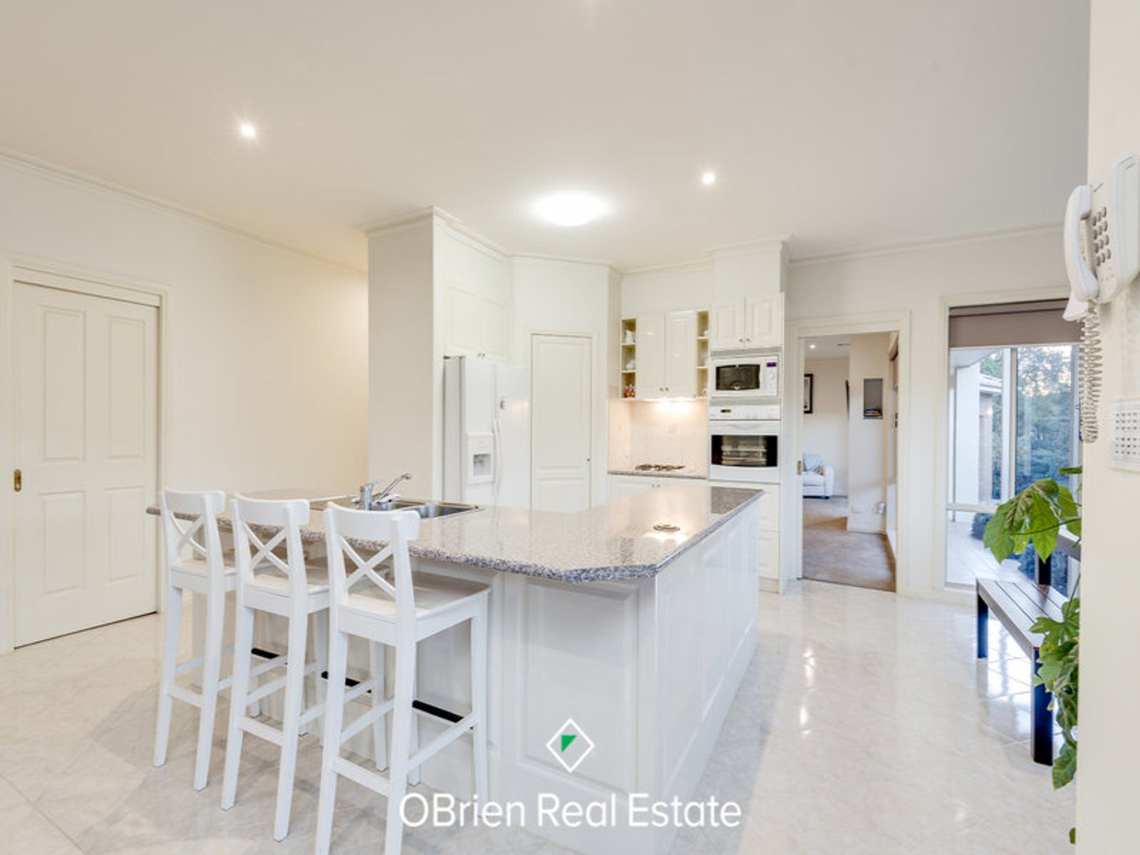5 Oakridge Close, Lysterfield South, VIC 3156, Lysterfield South - Thumbnail 3