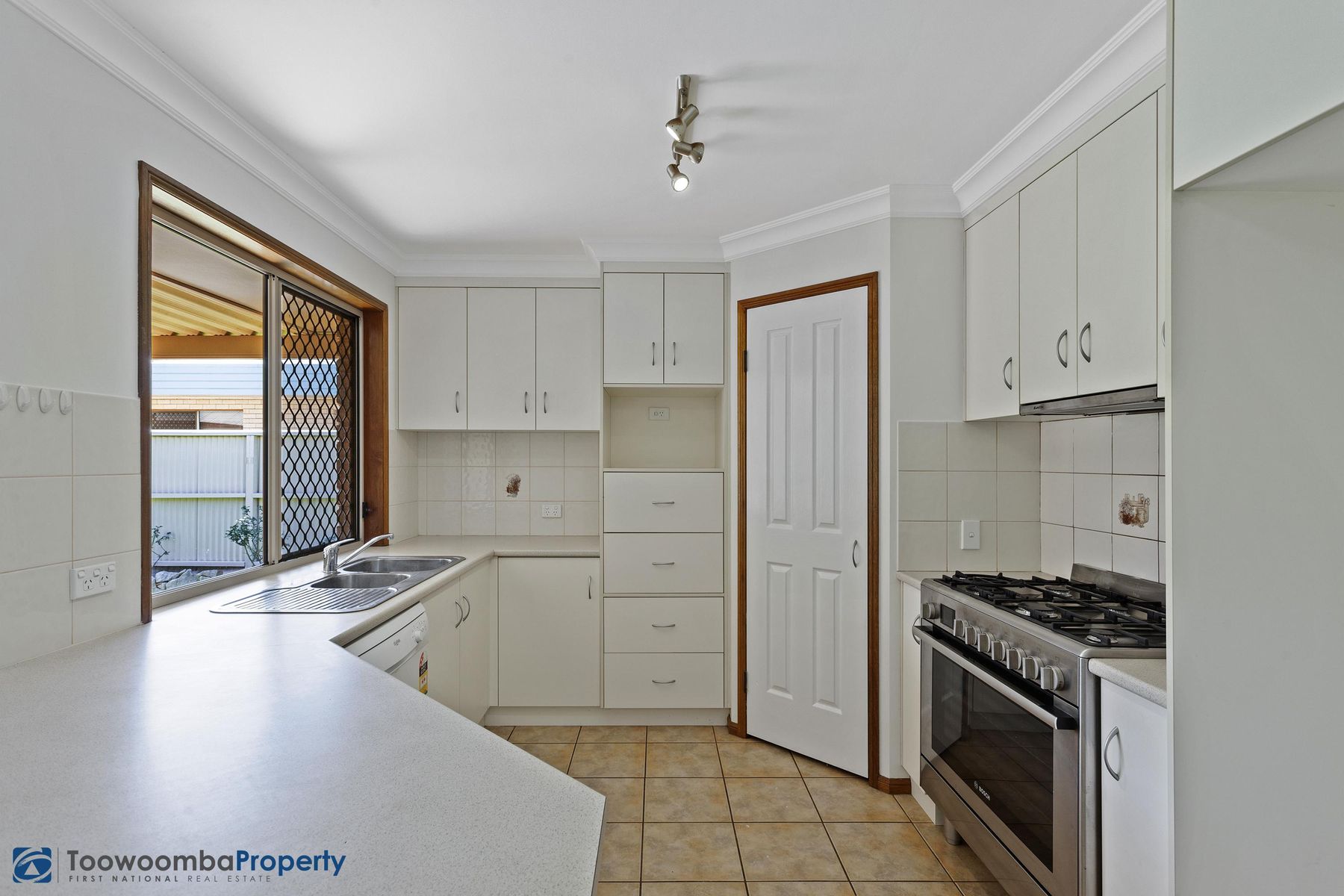 35 Alderley Street, Rangeville QLD 4350, Rangeville - Thumbnail 2