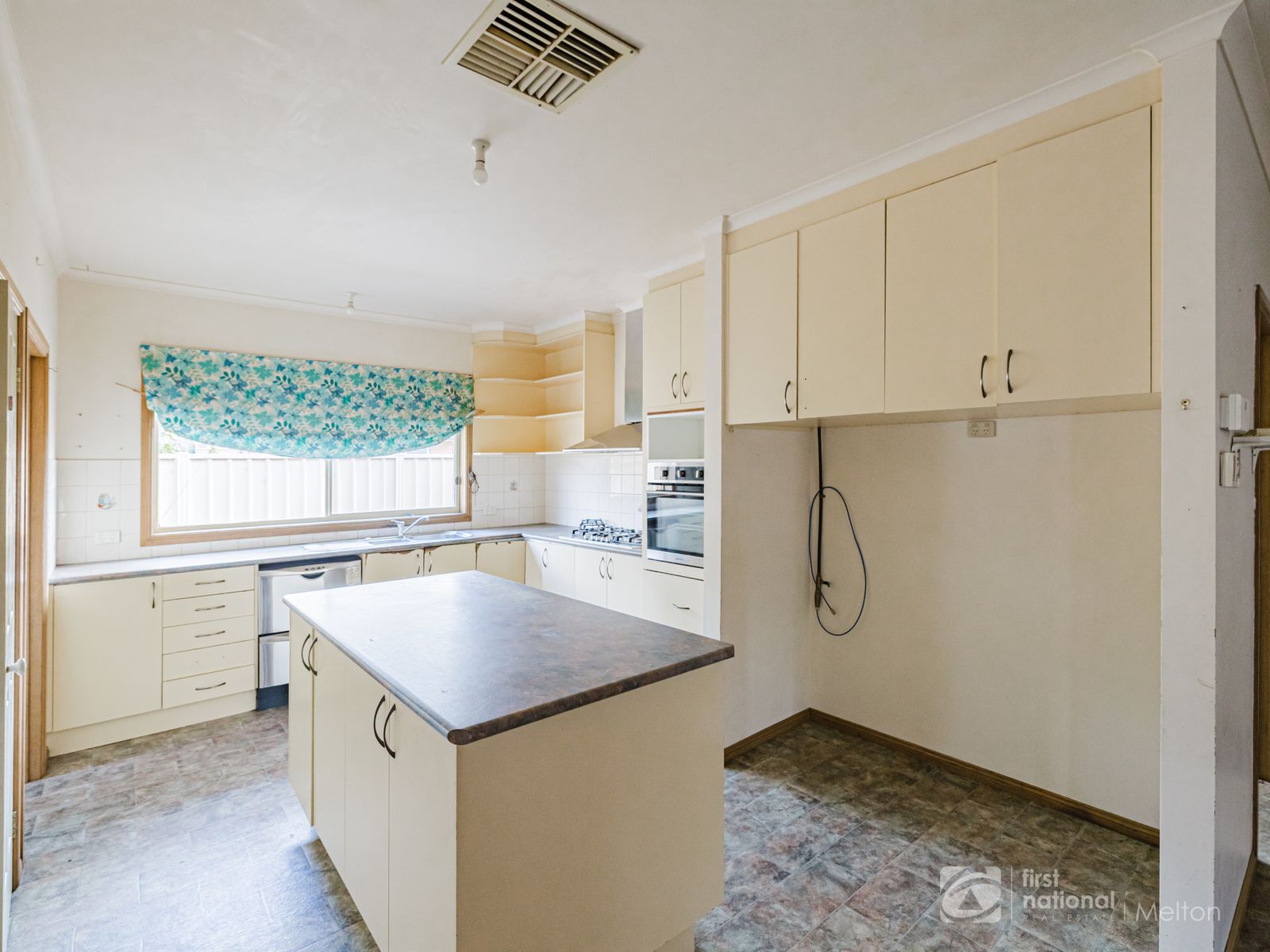 8 Toolern Street, Melton South VIC 3338, Melton South - Thumbnail 4