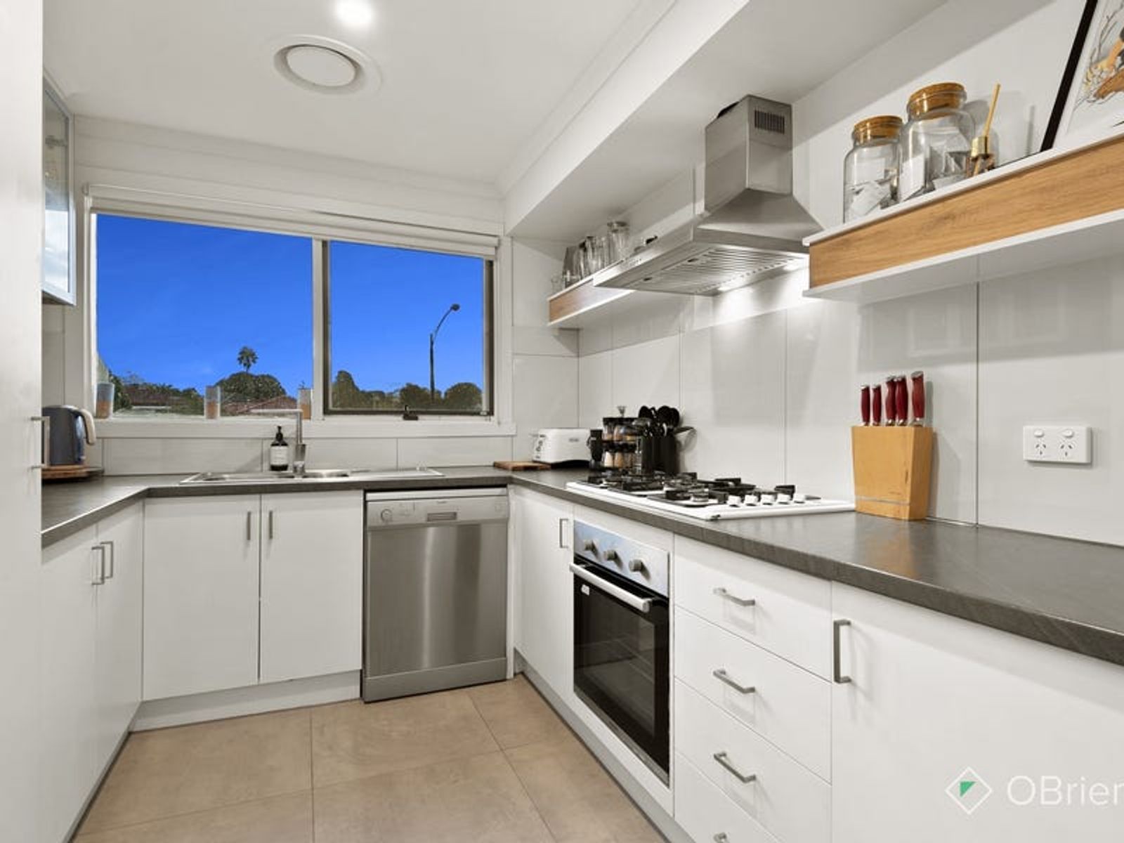 16 Grove End Road, Endeavour Hills, VIC 3802, Endeavour Hills - Thumbnail 4