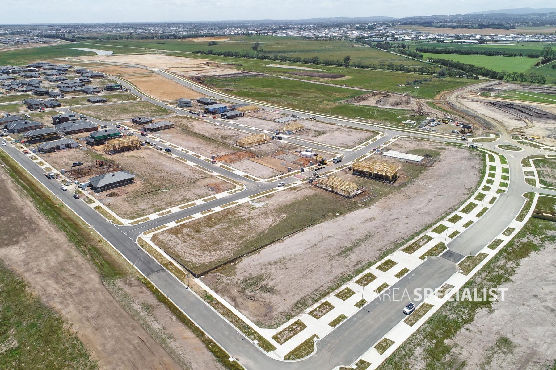 88 Yeungroon Boulevard, Clyde North, VIC 3978, Clyde North - Thumbnail 5