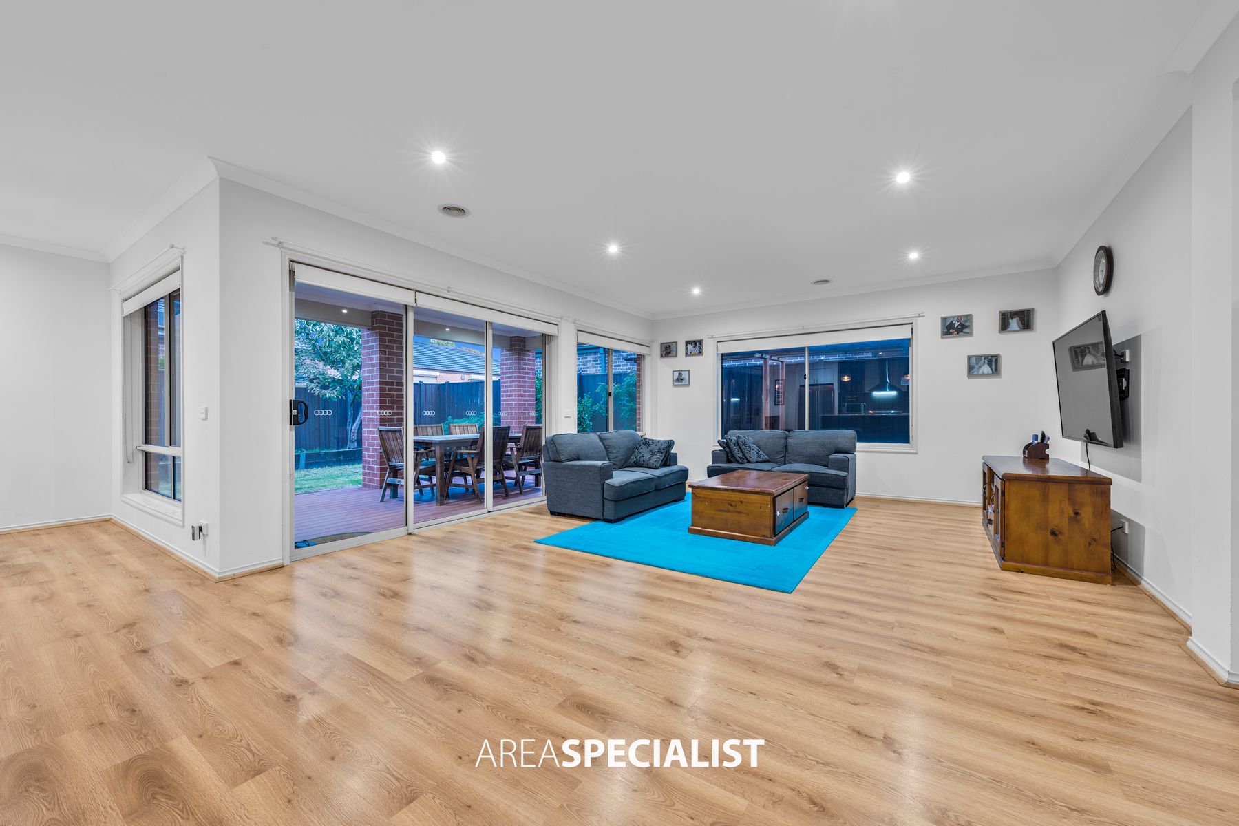 23 Elmsford Crescent, Cranbourne West, Cranbourne West - Thumbnail 5