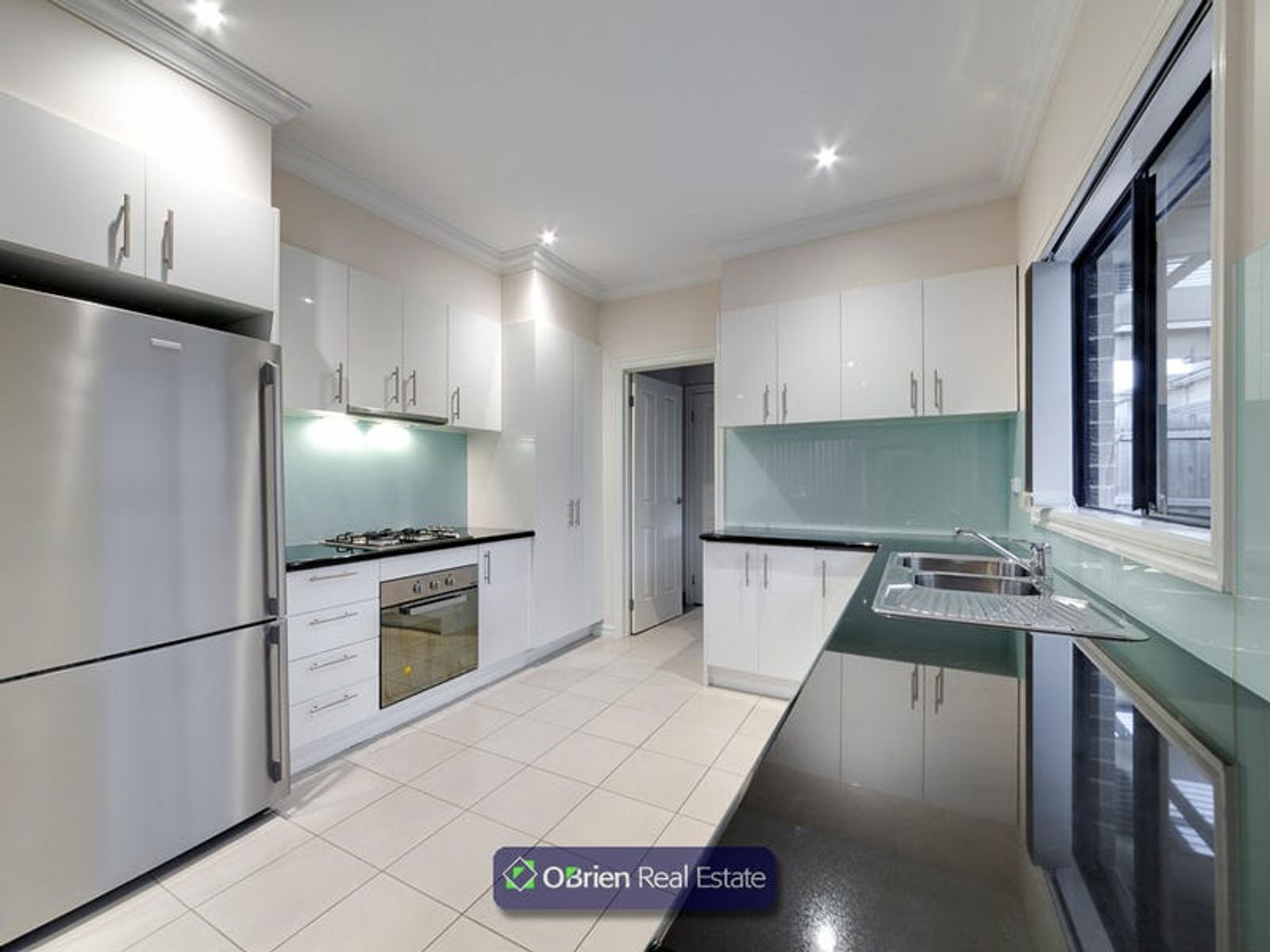 2/130 Kennington Park Drive, Endeavour Hills, VIC 3802, Endeavour Hills - Thumbnail 2